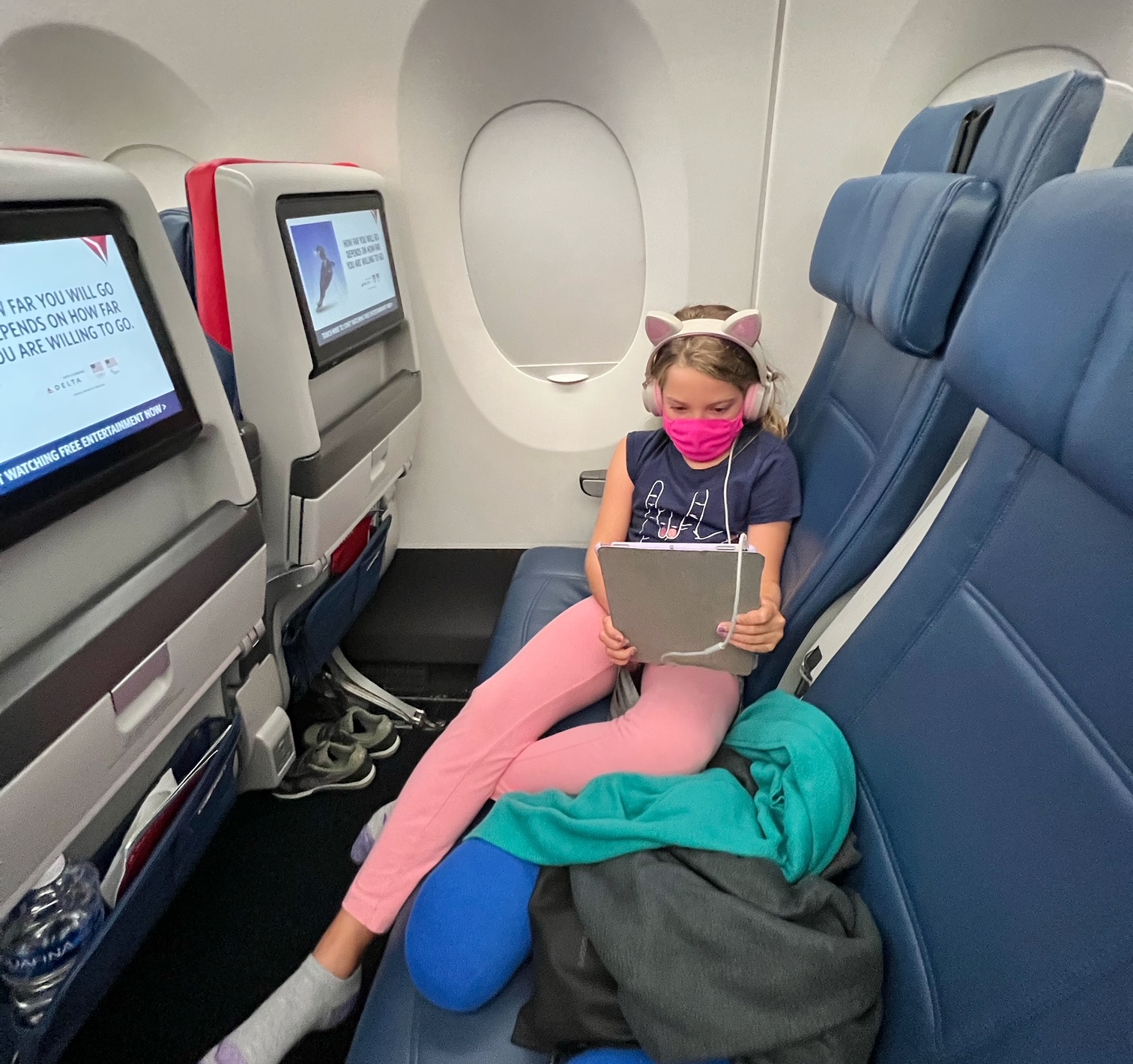 girl watching ipad on Delta A350 900 economy Girl watching iPad on Delta A350-900 economy