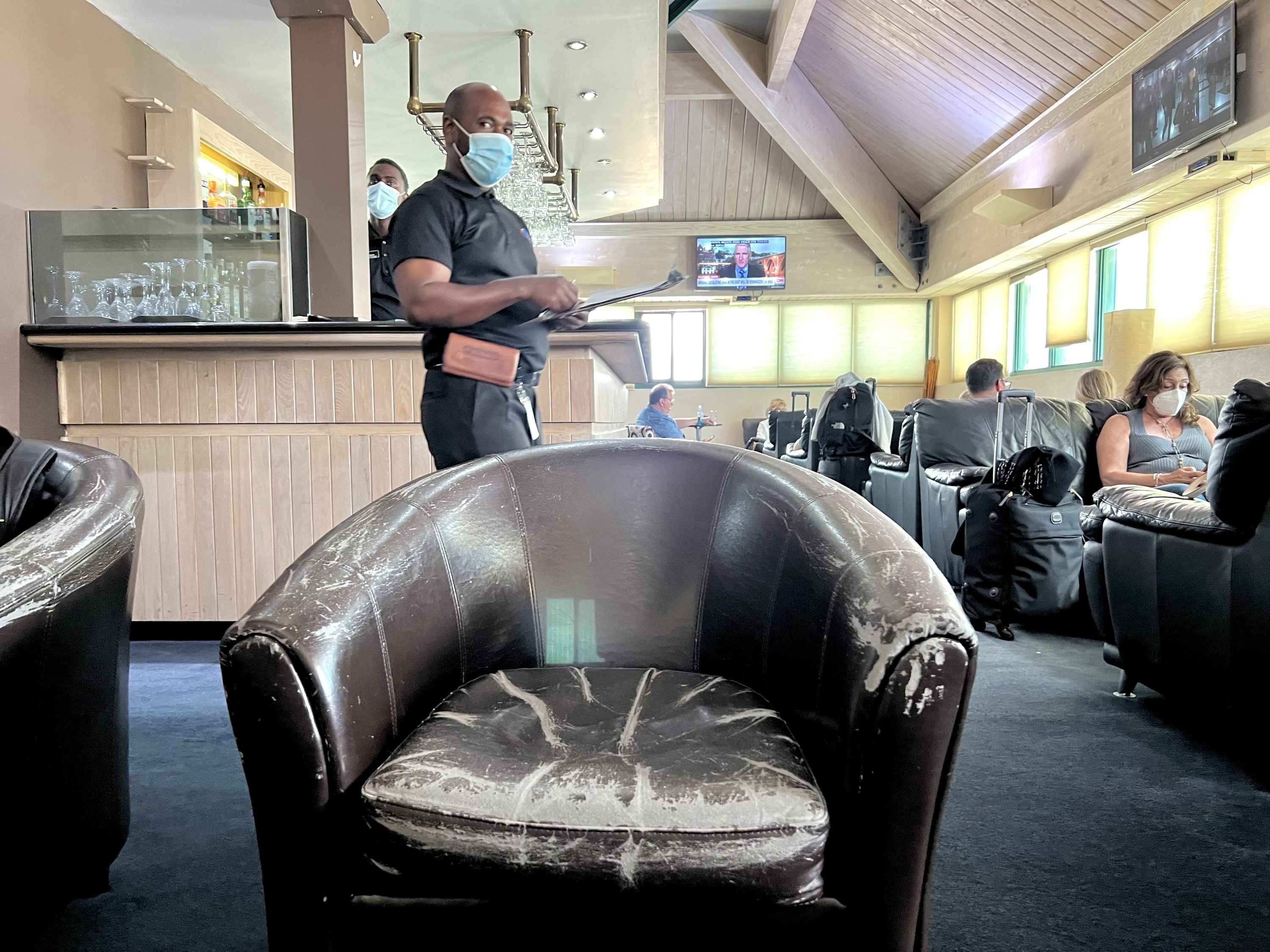 British Airways Boeing 777 200 Club World UVF Iyanola Executive Lounge shabby seating
