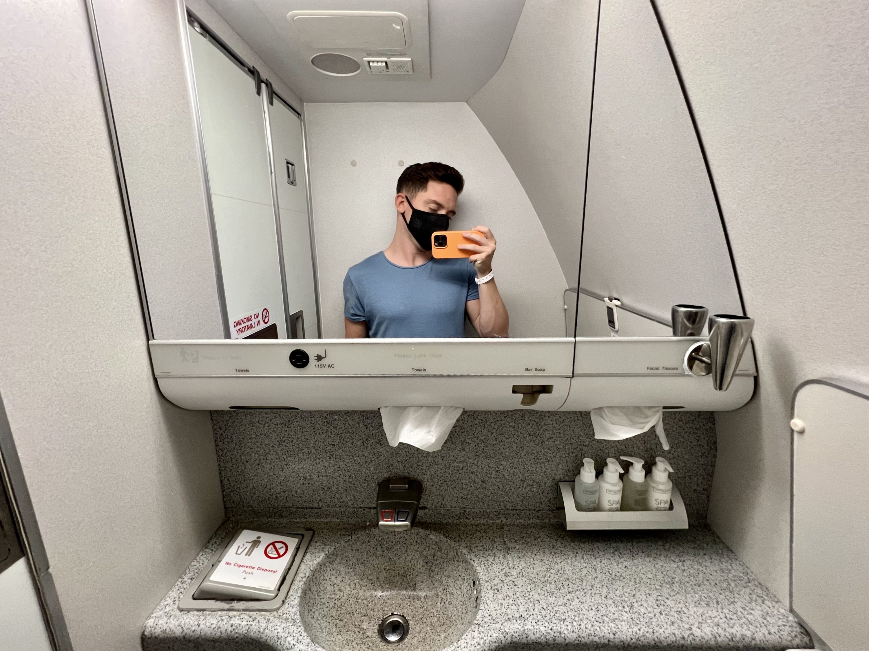 British Airways Boeing 777 200 Club World bathroom