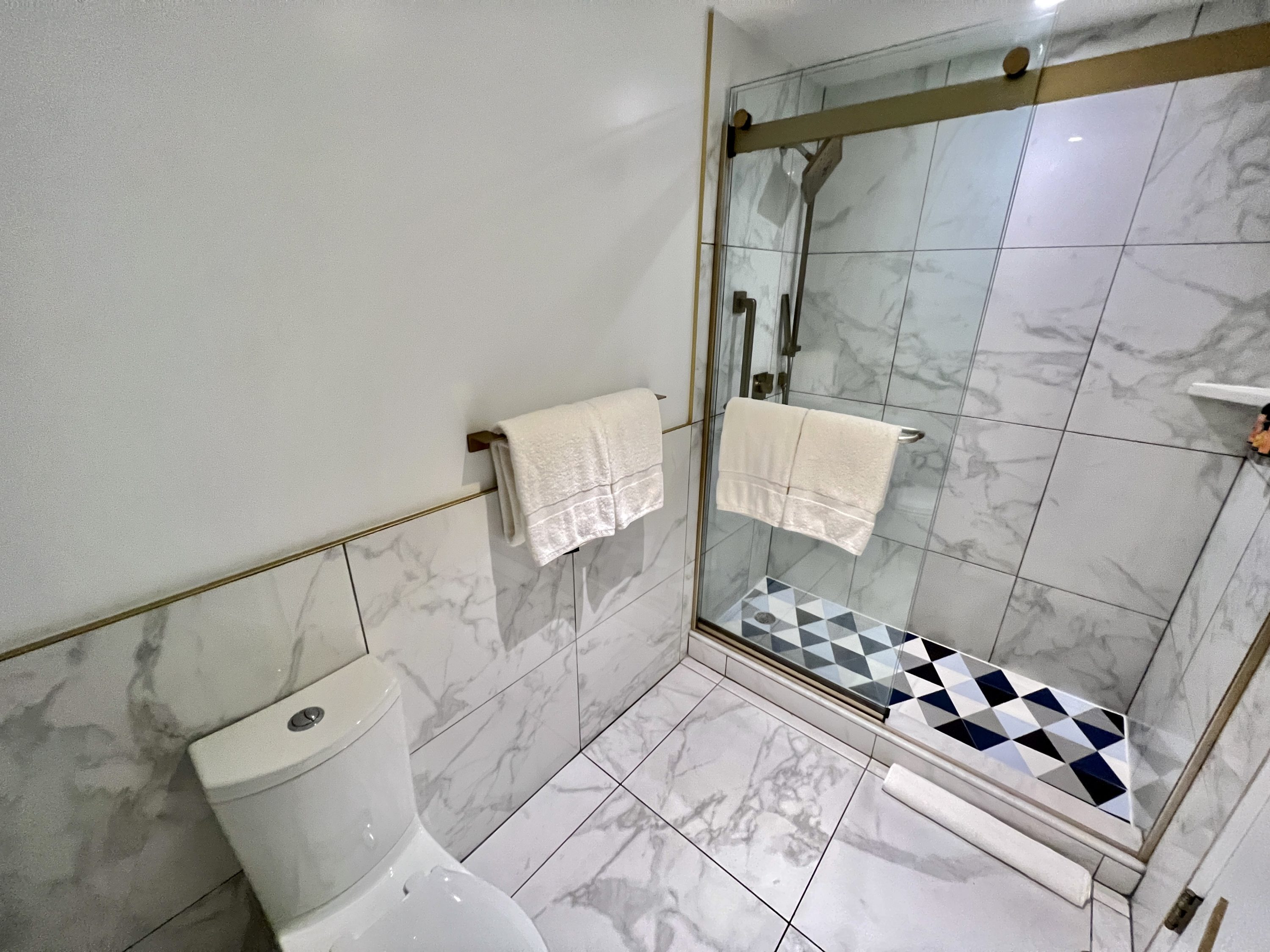 Cadillac Hotel Beach Club Bathroom