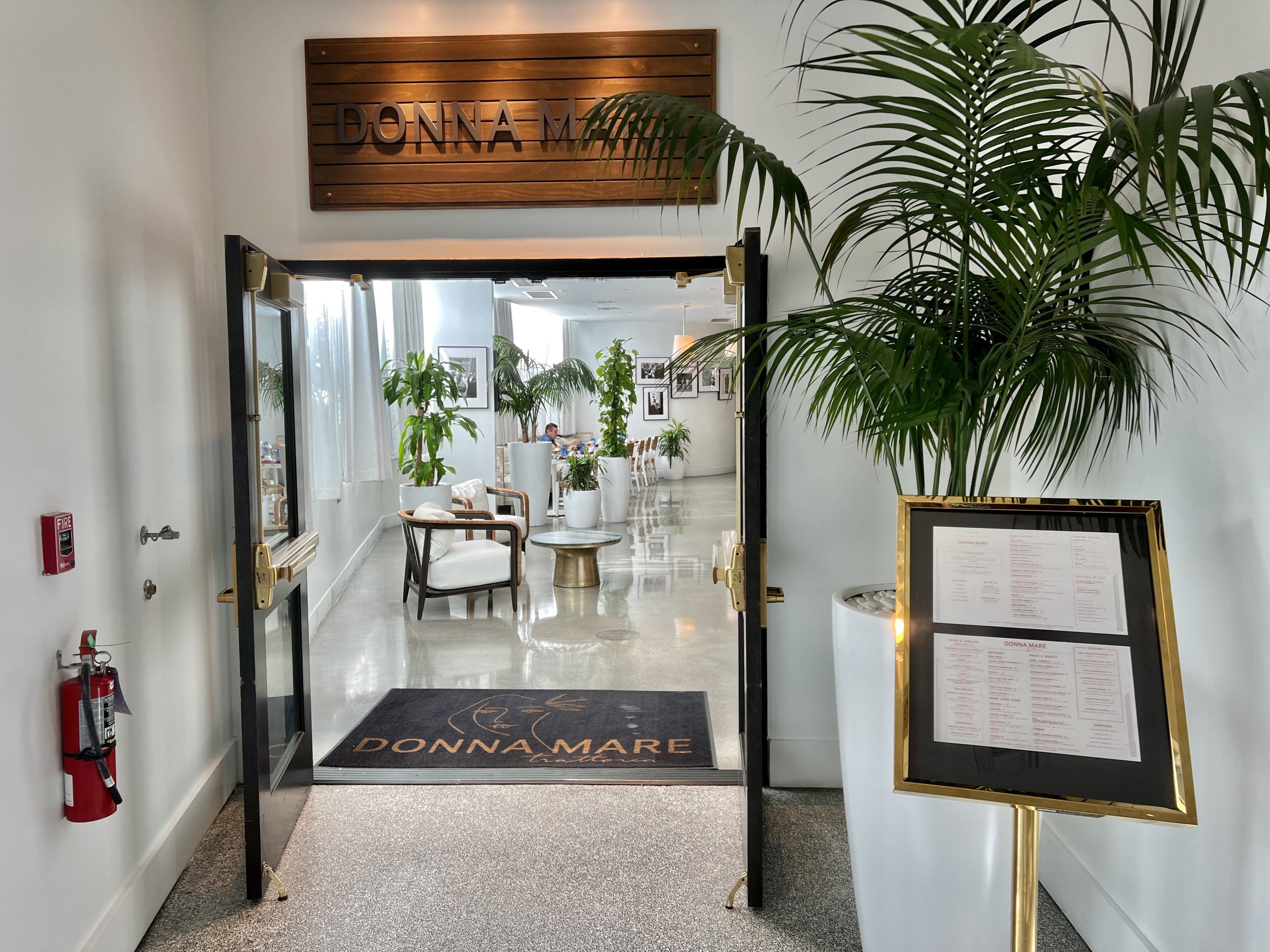 Cadillac Hotel Beach Club Donna Mare Entrance