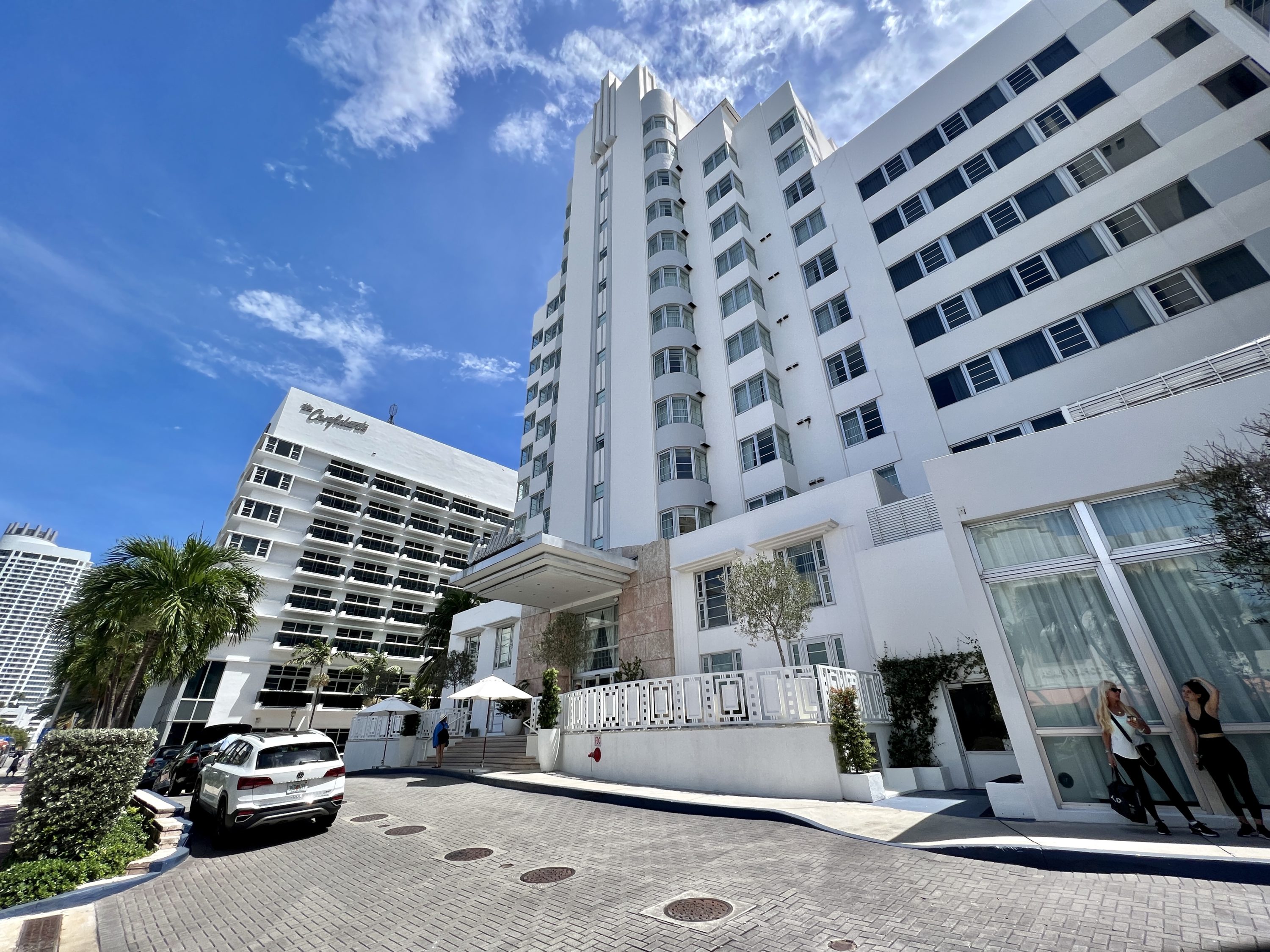 Cadillac Hotel Beach Club Exterior Overview