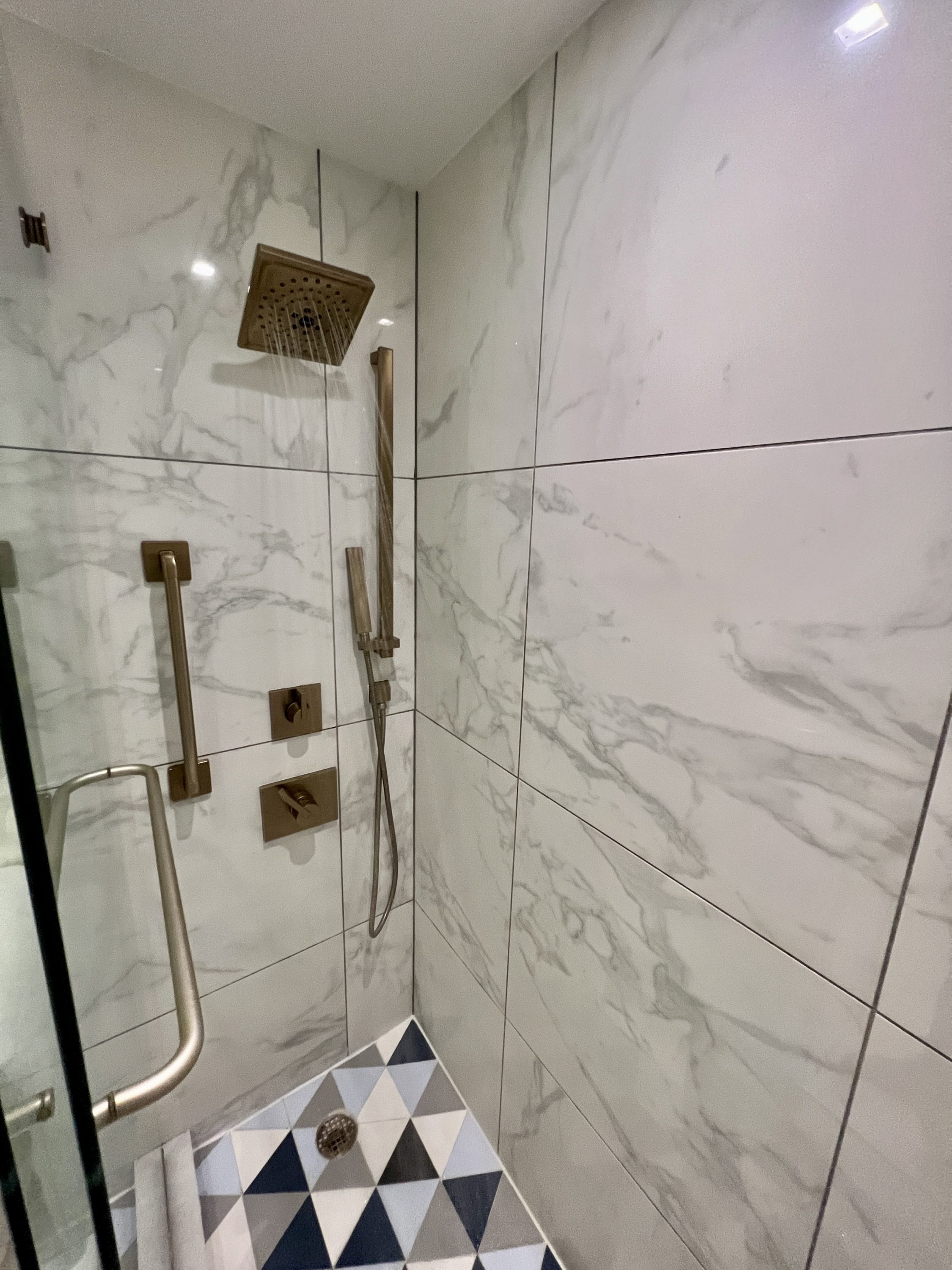 Cadillac Hotel Beach Club Shower