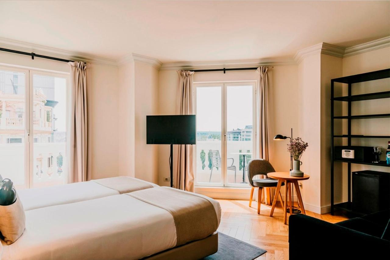 Dear Hotel