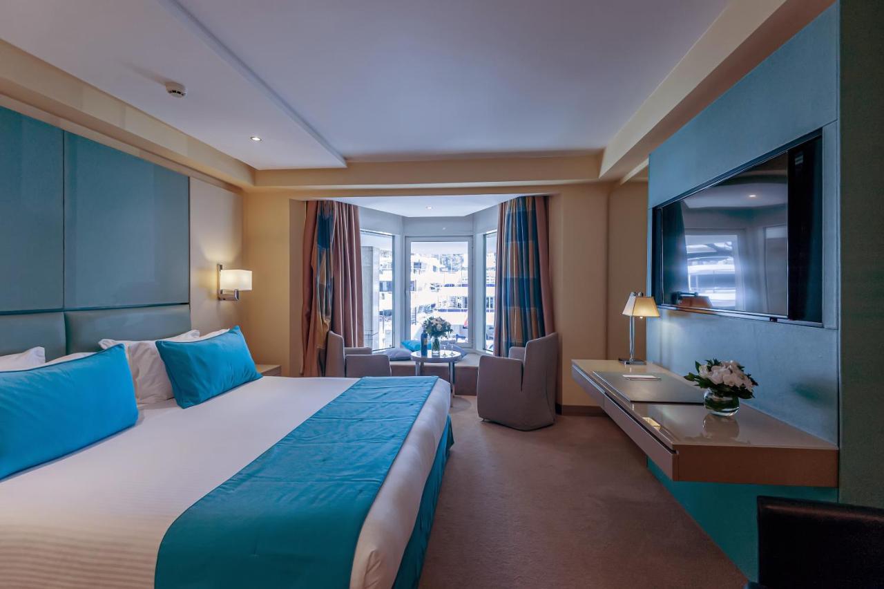 Port Palace Hotel