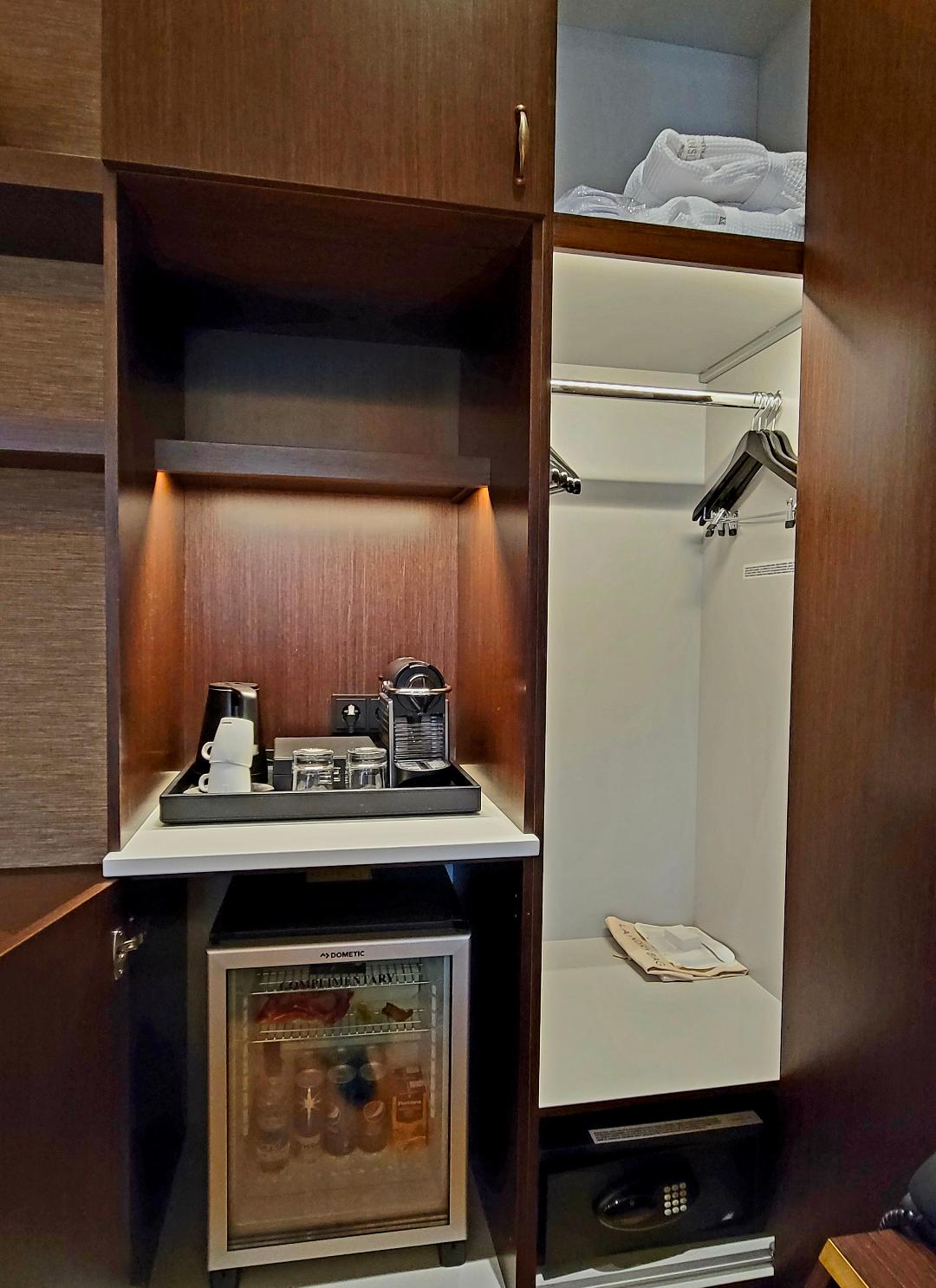 Reykjavik Konsulat Hotel Closet