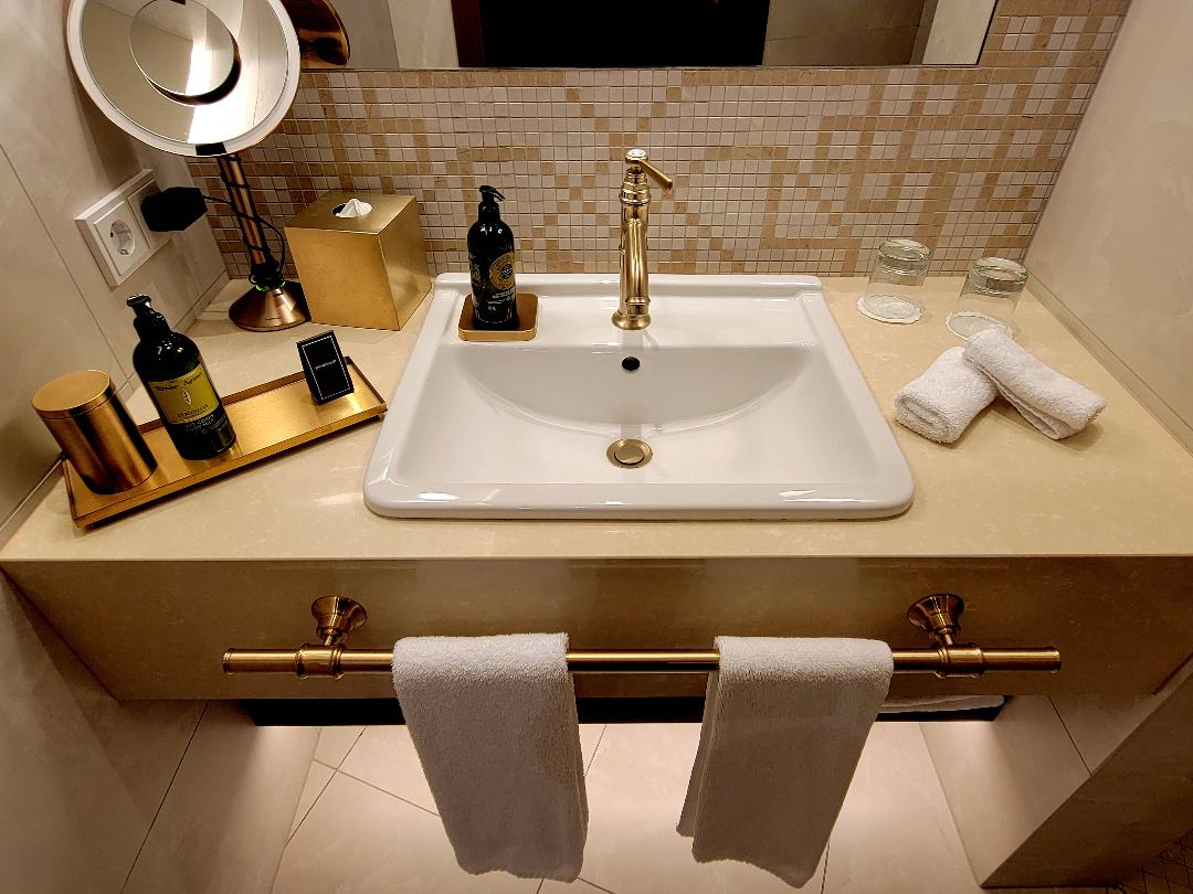 Reykjavik Konsulat Hotel Vanity
