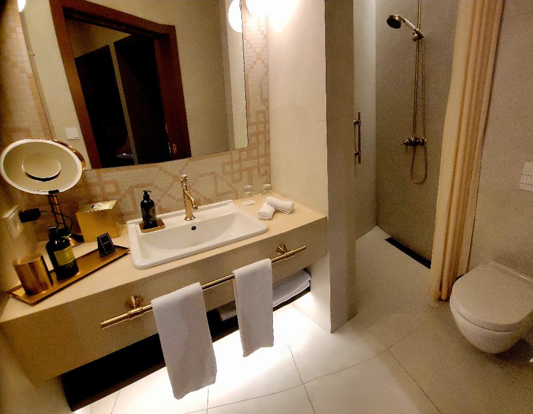 Reykjavik Konsulat Hotel Bathroom 