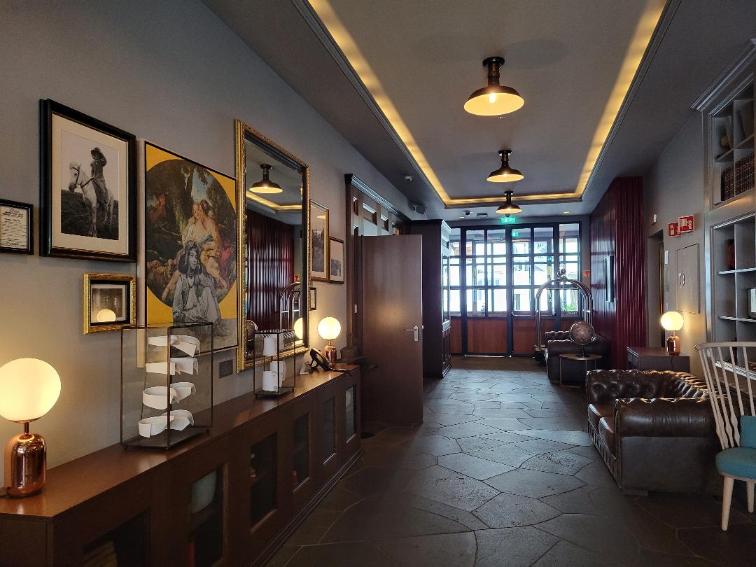 Reykjavik Konsulat Hotel Lobby