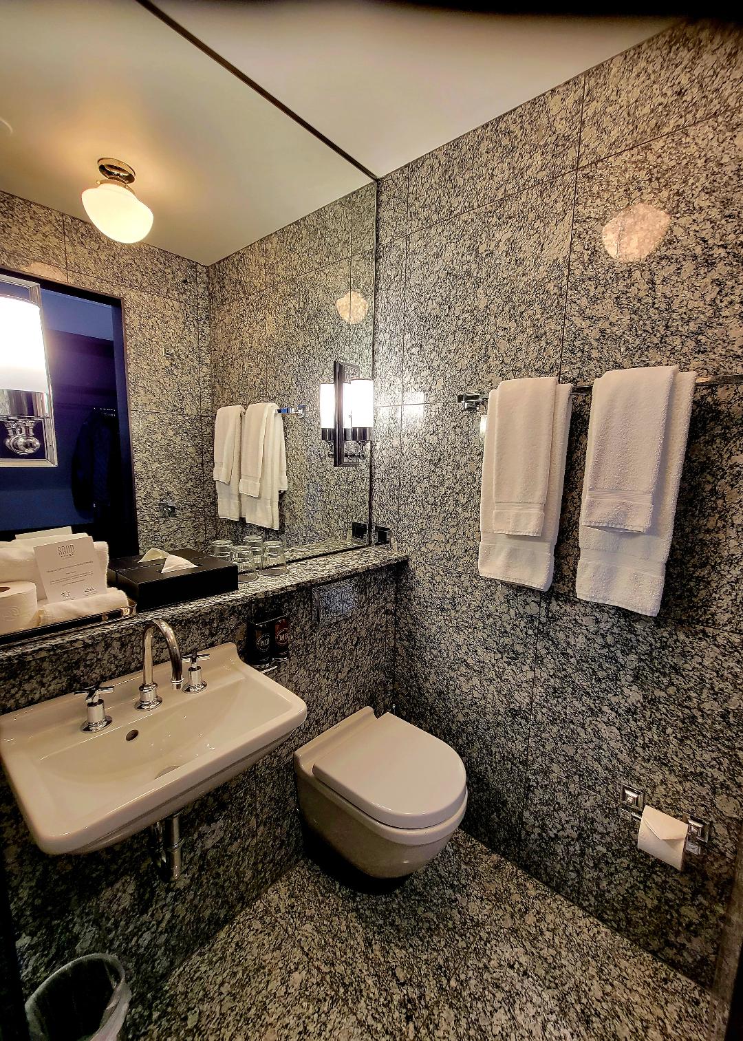 Sand Hotel by Keahotels Reykjavik Bathroom