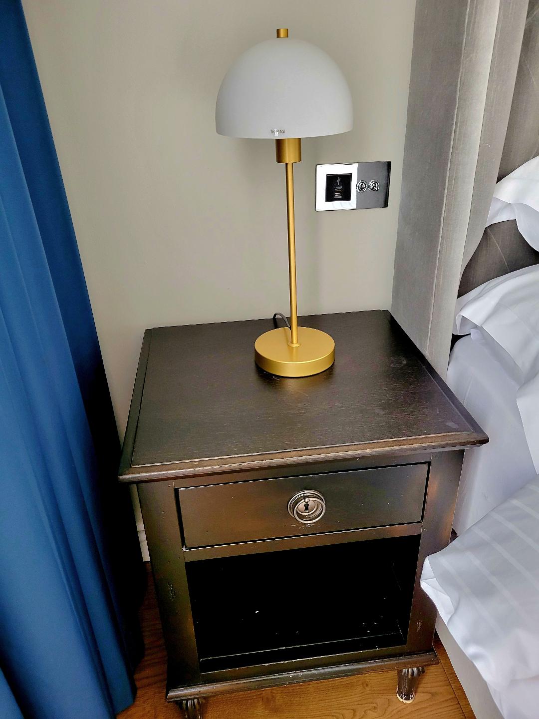 Sand Hotel by Keahotels Reykjavik Left Nightstand