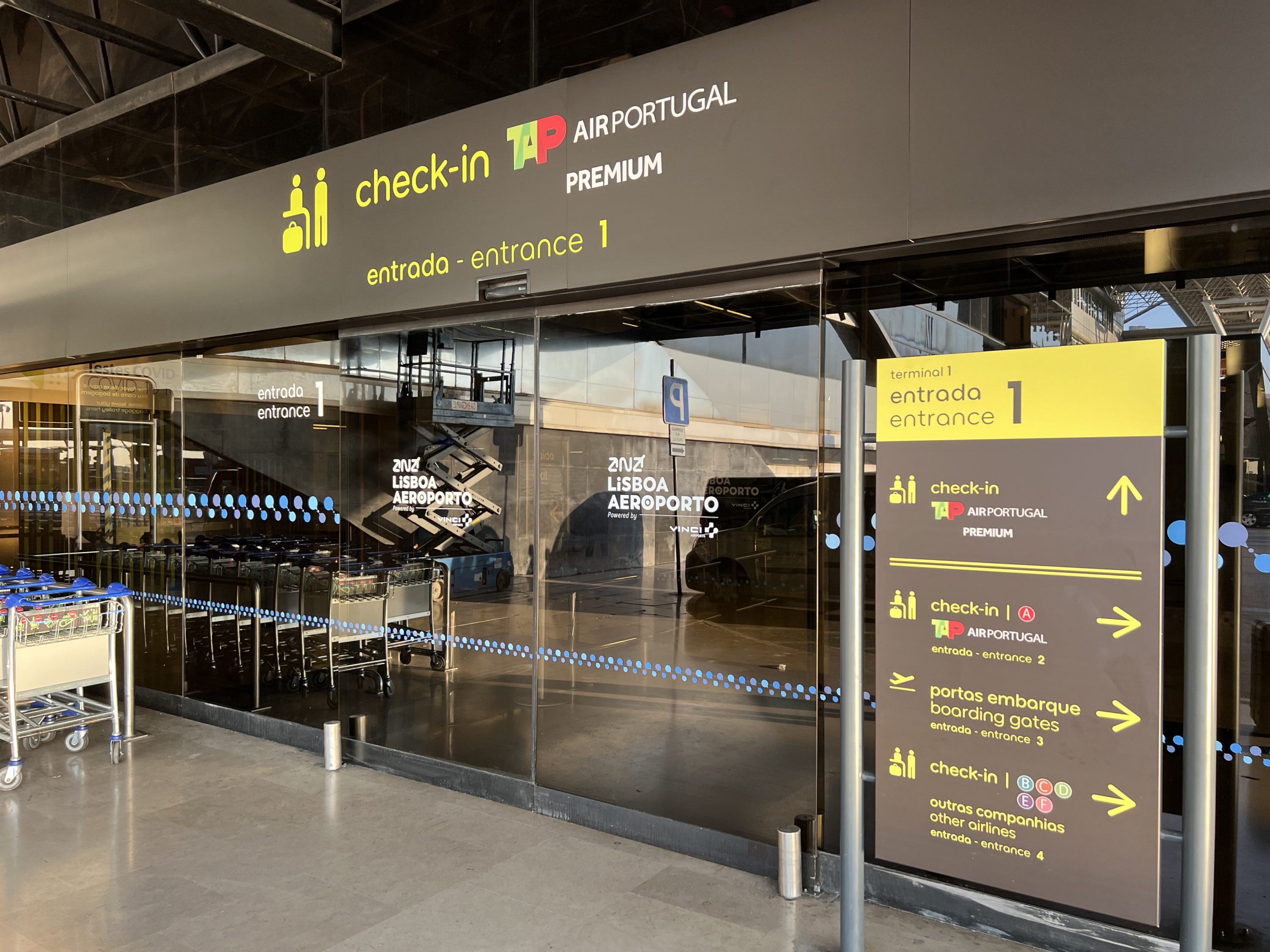 TAP Air Portugal Airbus A321LRneo business class LIS TAP premium entrance