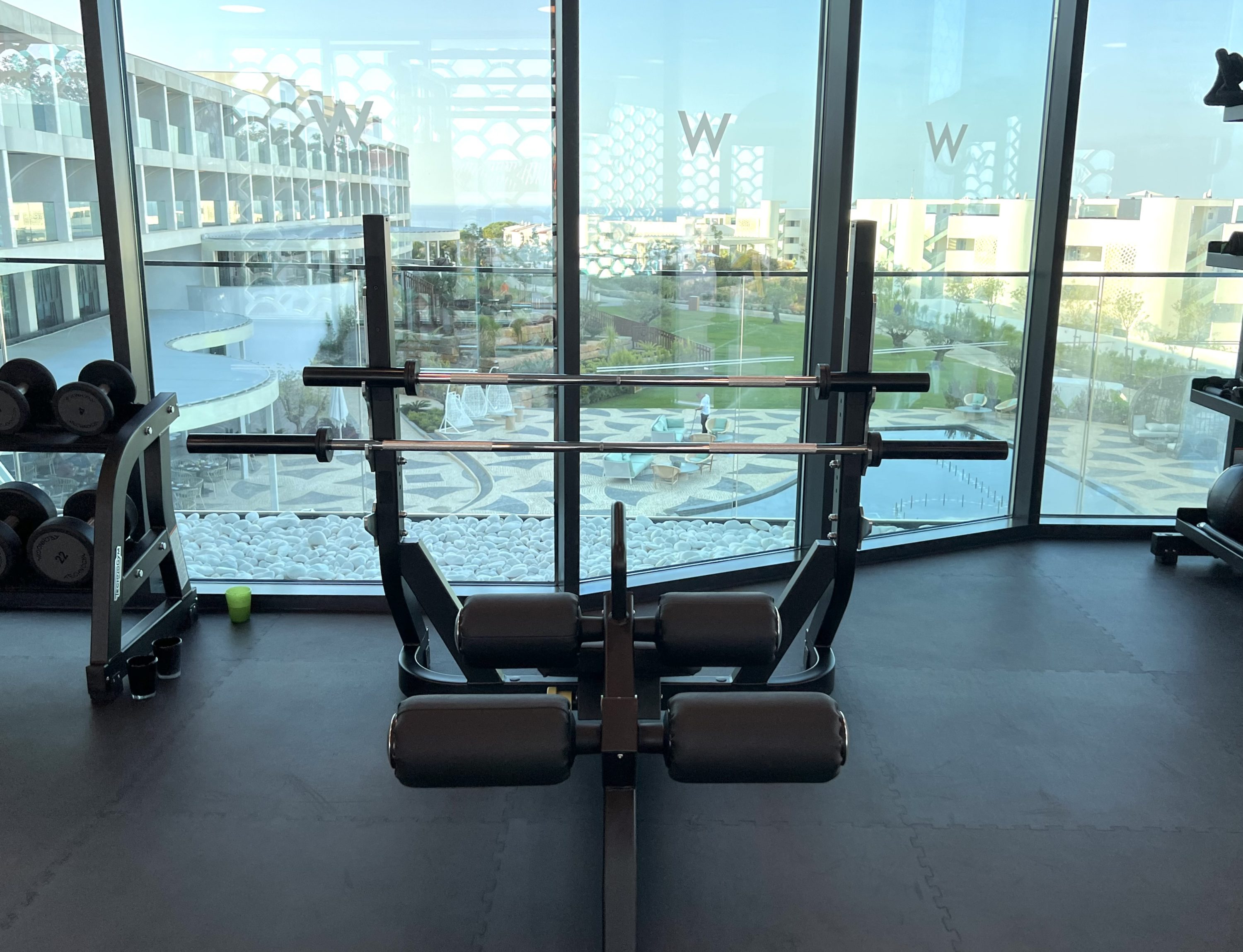 W Algarve gym barbell rack