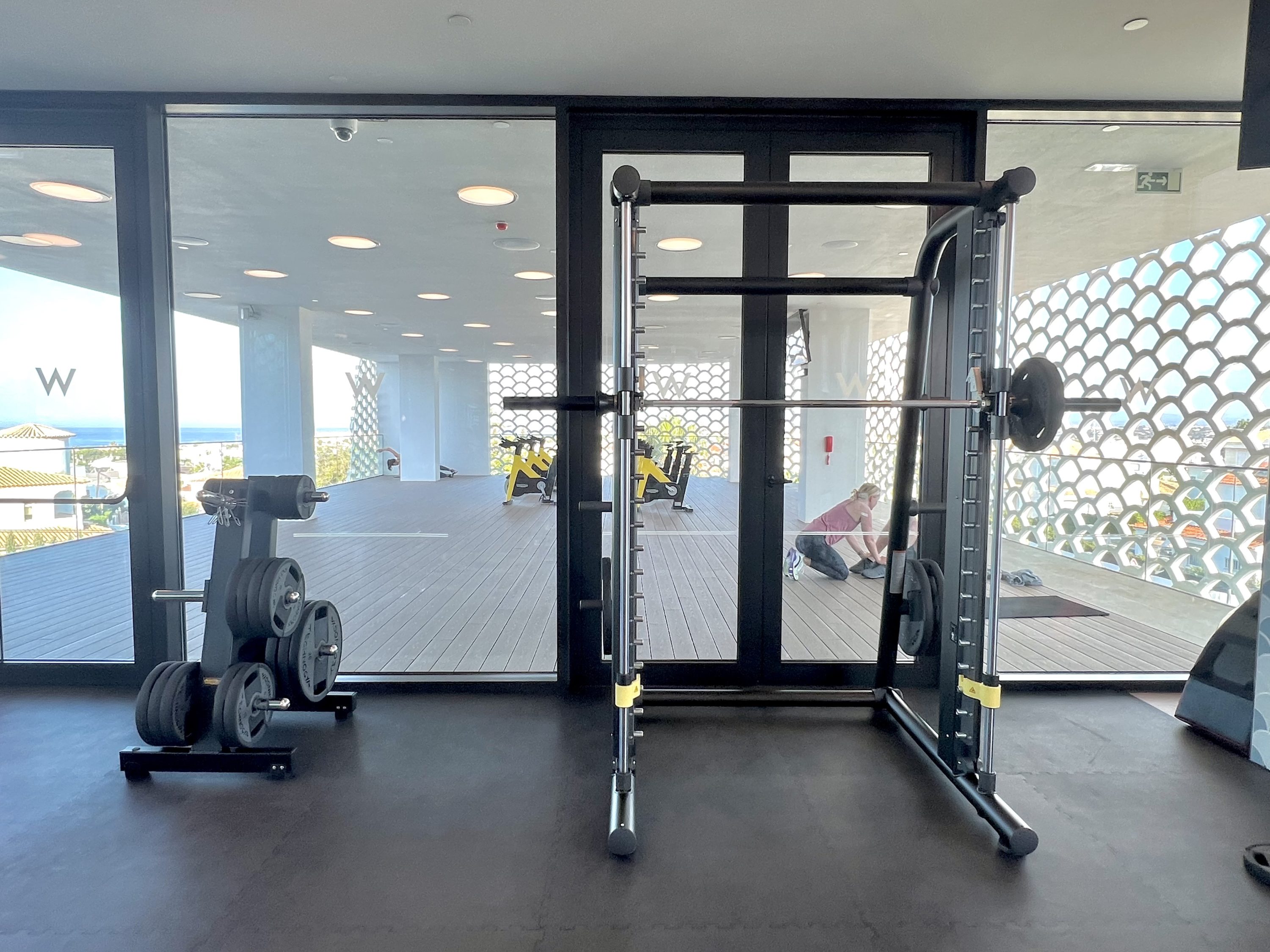 W Algarve gym guided bar rack