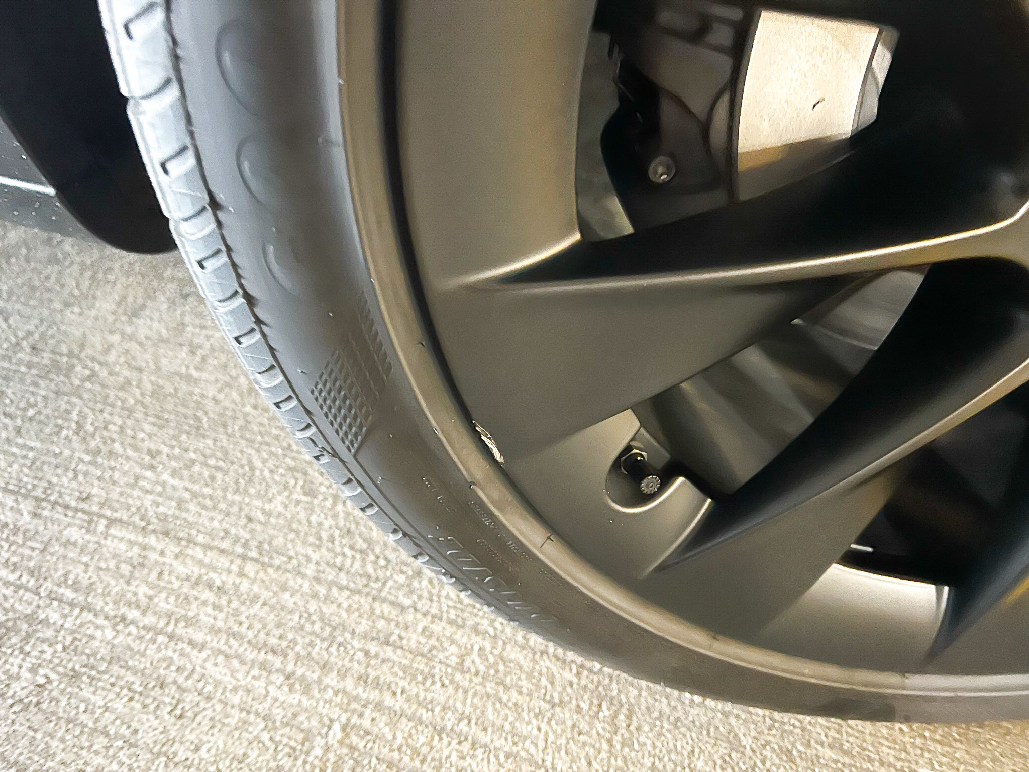 Hertz Tesla Model Y curb rash