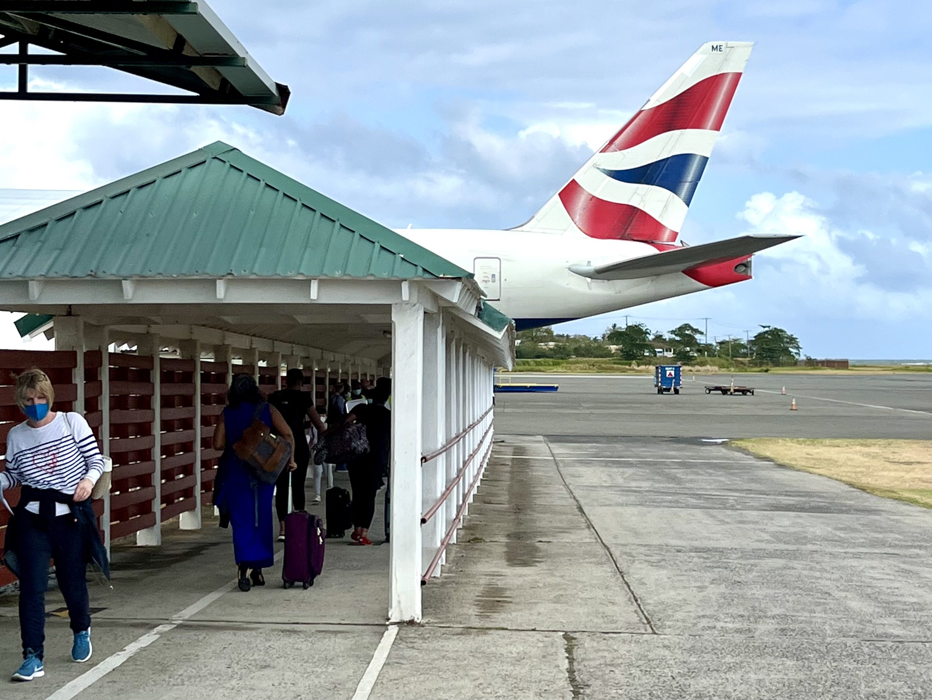 ritish Airways Boeing 777 200 Club World UVF walking to plane