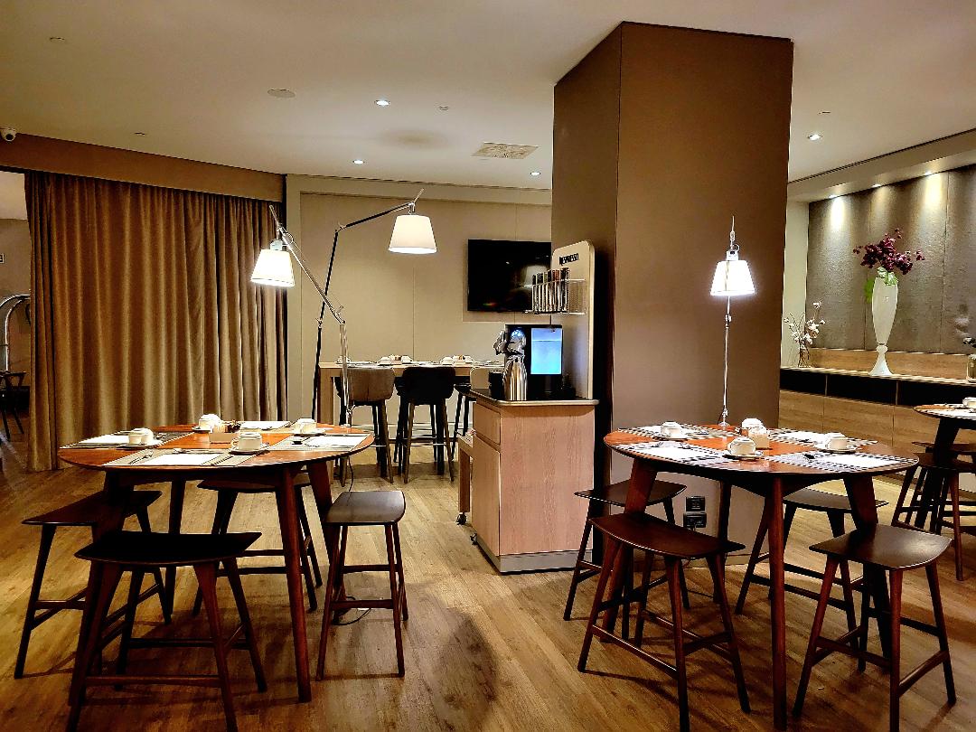AC Hotel Alicante Breakfast Area