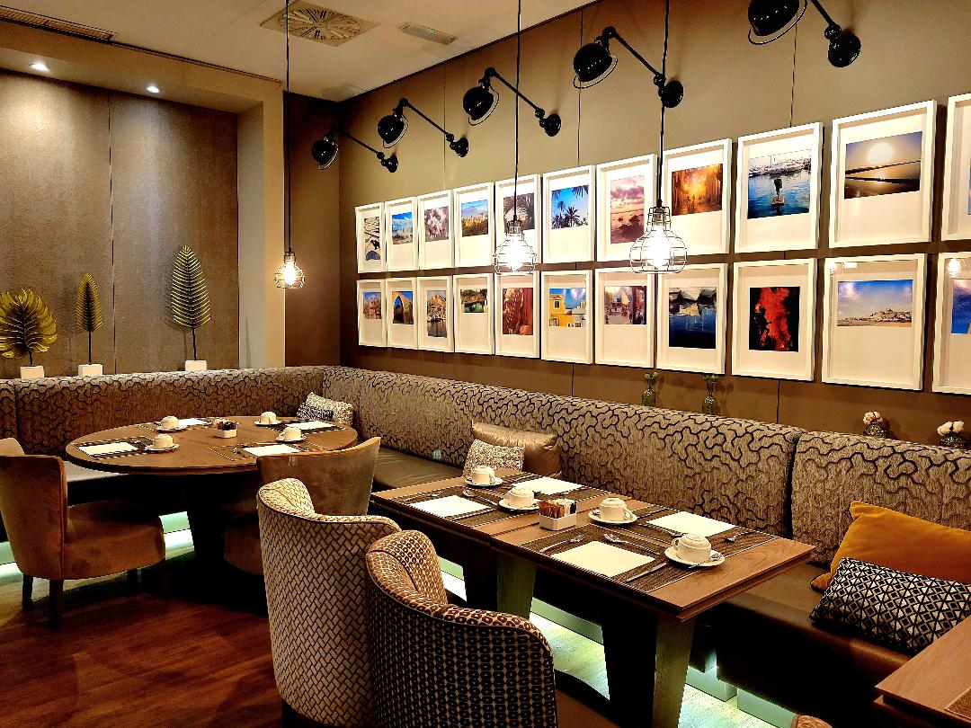 AC Hotel Alicante Breakfast Seating