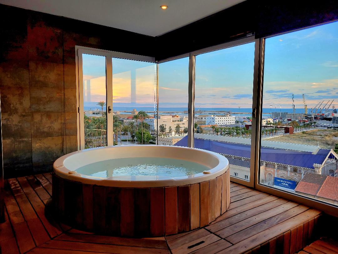 AC Hotel Alicante Hot Tub