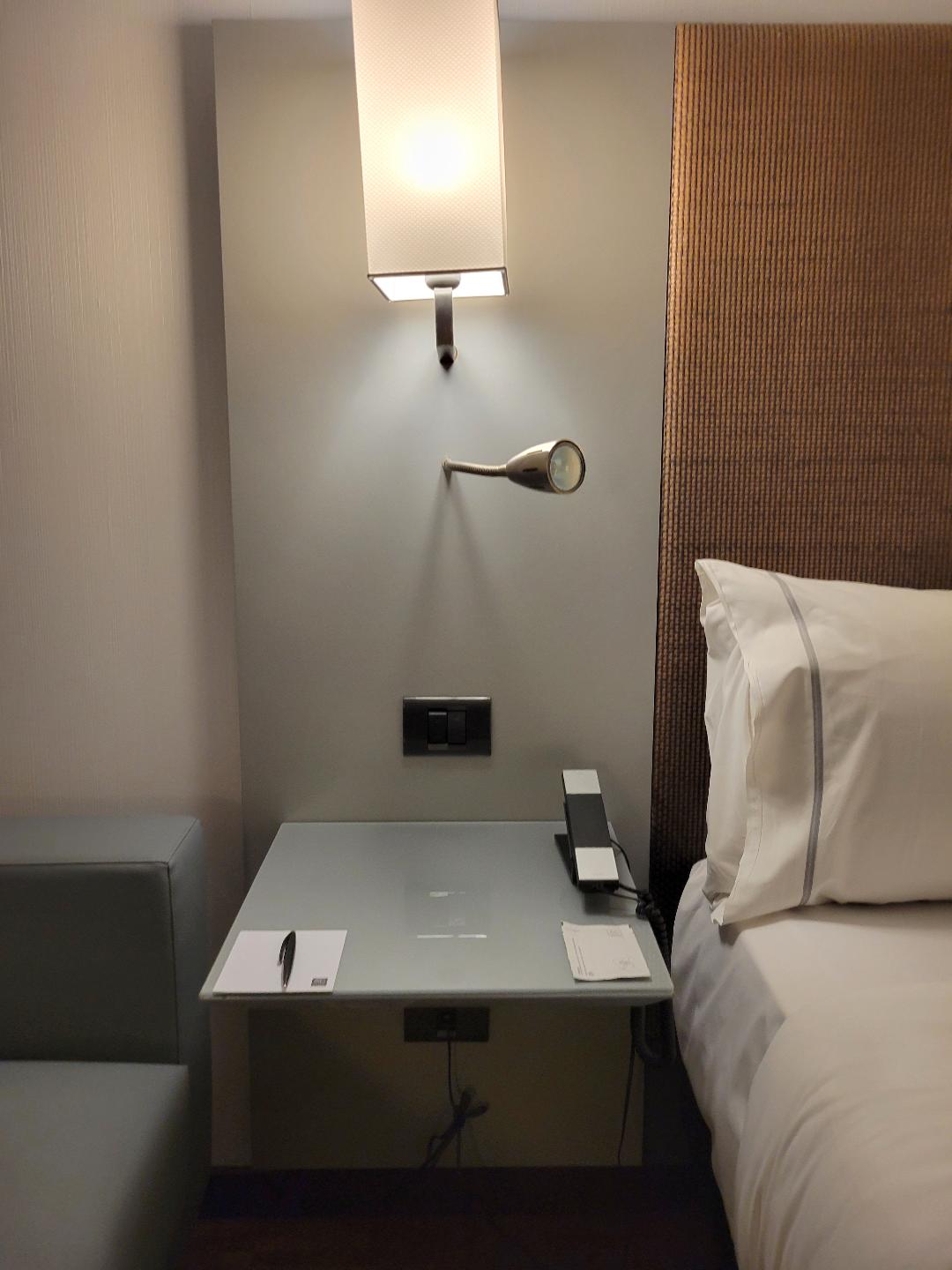 AC Hotel Alicante Left Nightstand