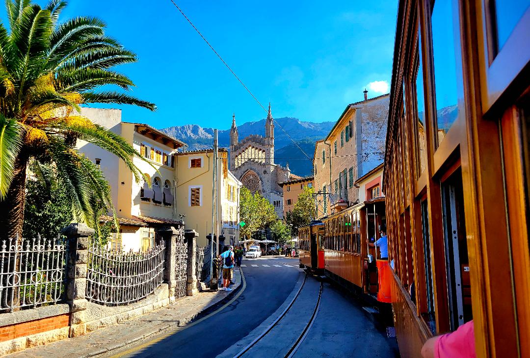 AC Hotel Palma Mallorca Train