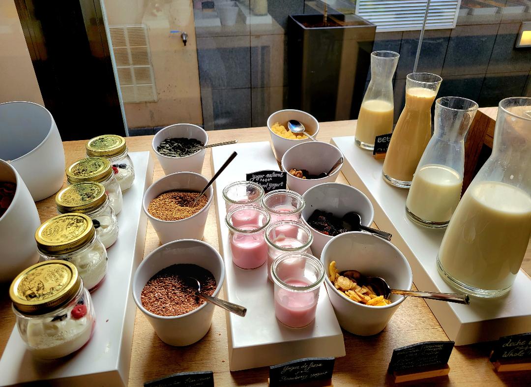 AC Hotel Palma Mallorca Yogurts Cereals