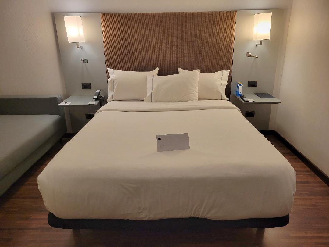 AC Hotle Alicante Bed