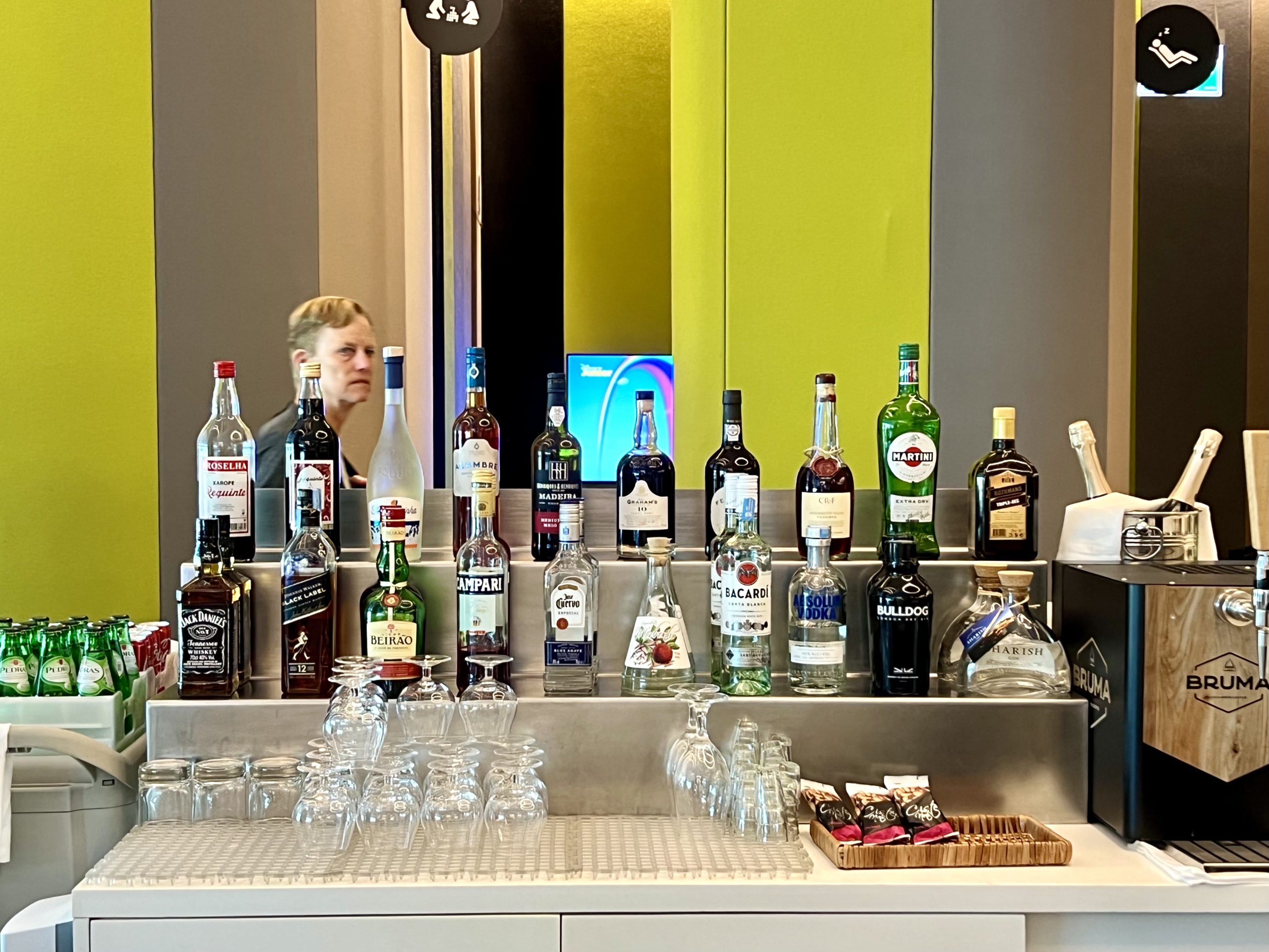 TAP Air Portugal Airbus A321LRneo business class LIS TAP lounge bar