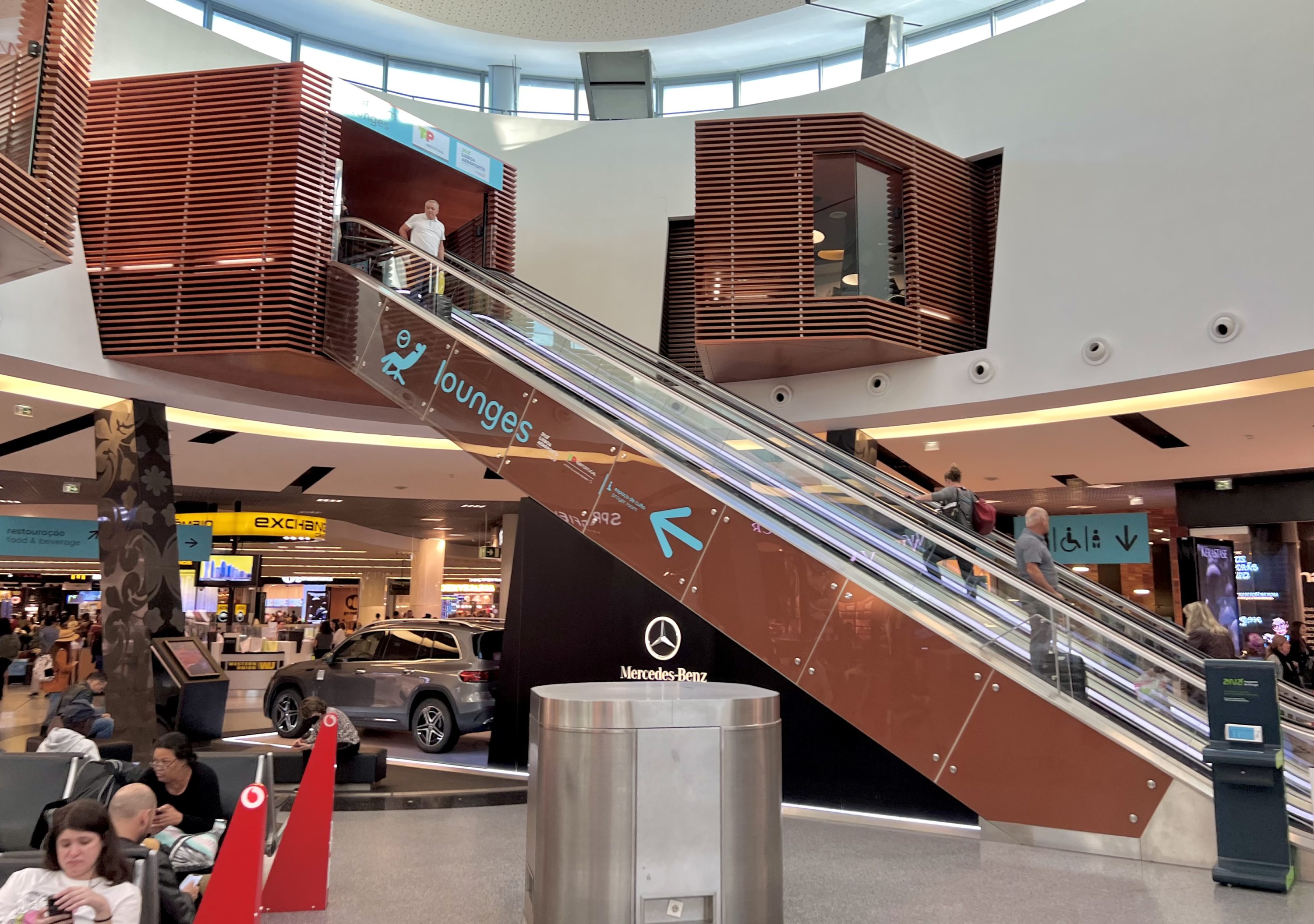 TAP Air Portugal Airbus A321LRneo business class LIS escalator to lounges