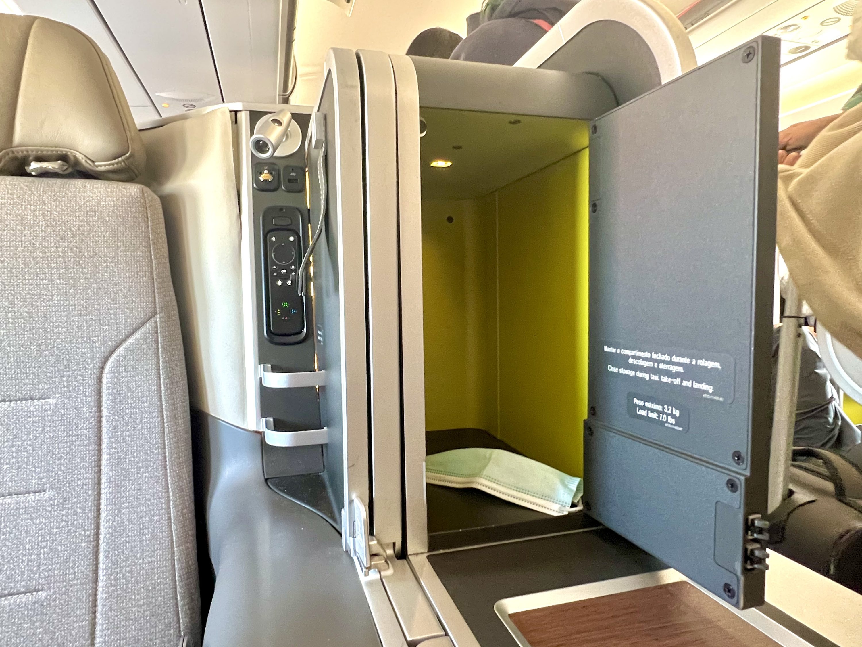 TAP Air Portugal Airbus A321LRneo business class seat storage