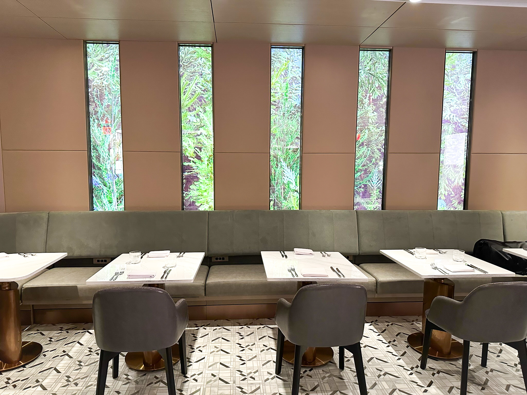 Chelsea Lounge JFK dining room virutal windows