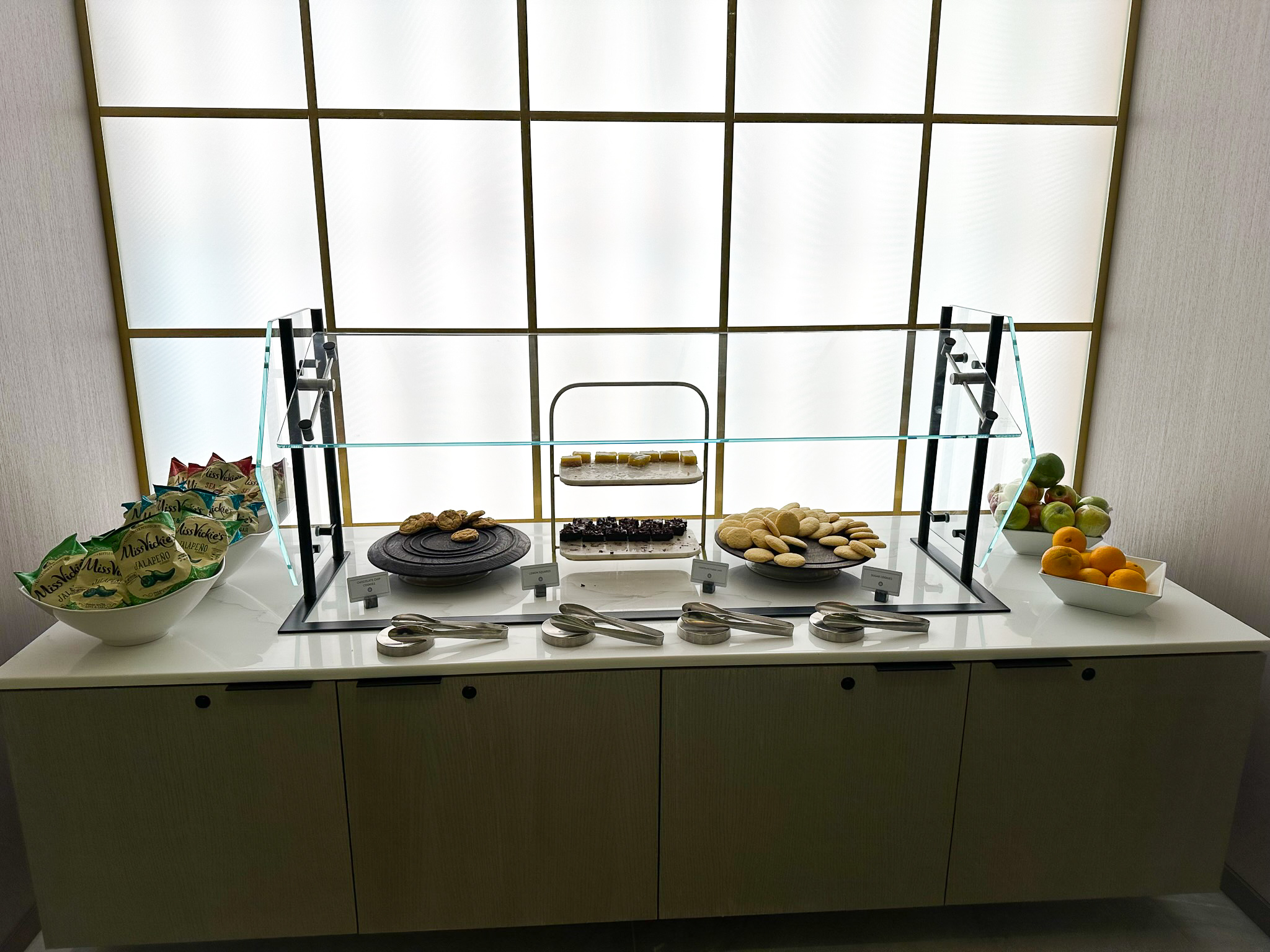 Chelsea Lounge JFK snack station