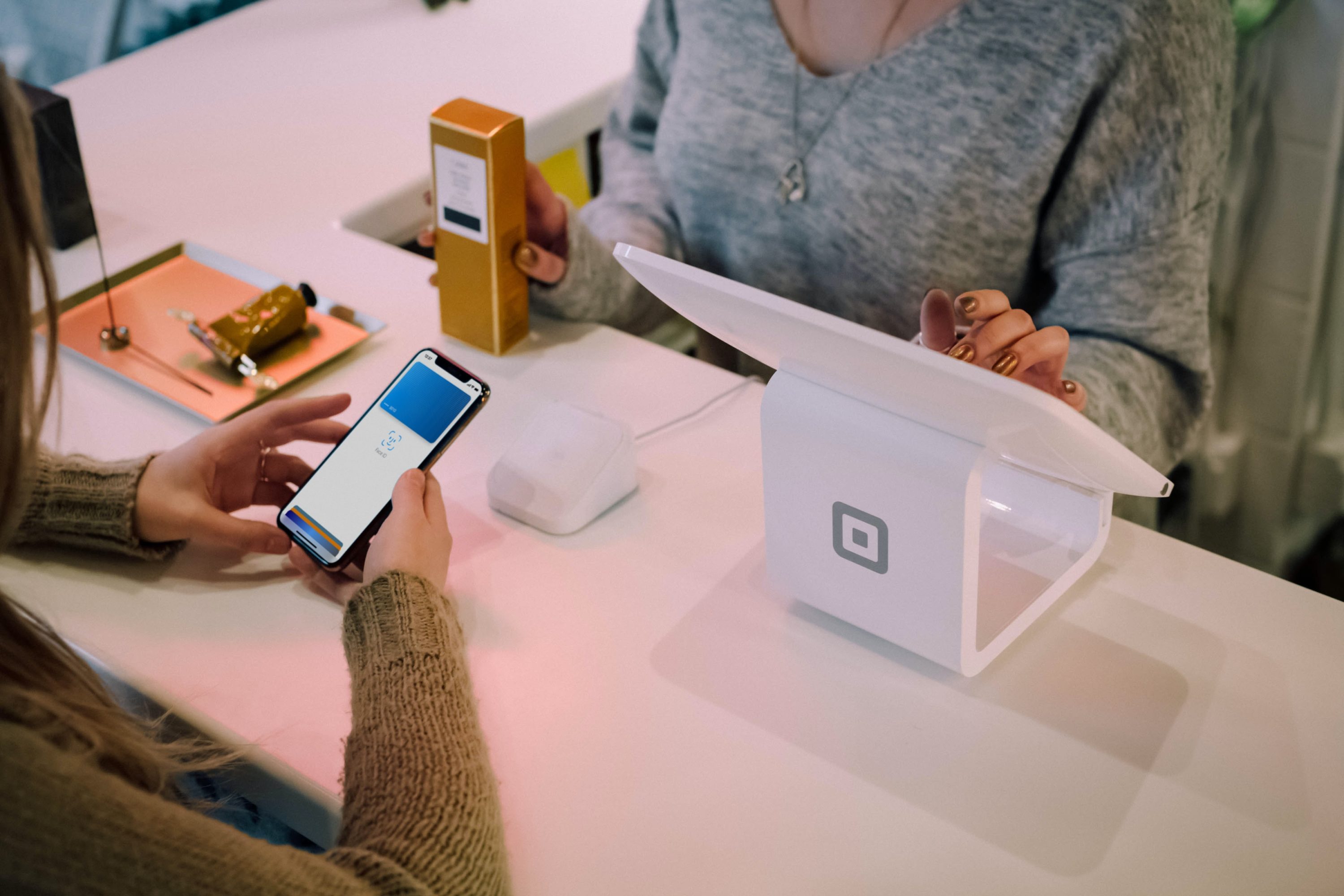 Contactless payments Square tablet