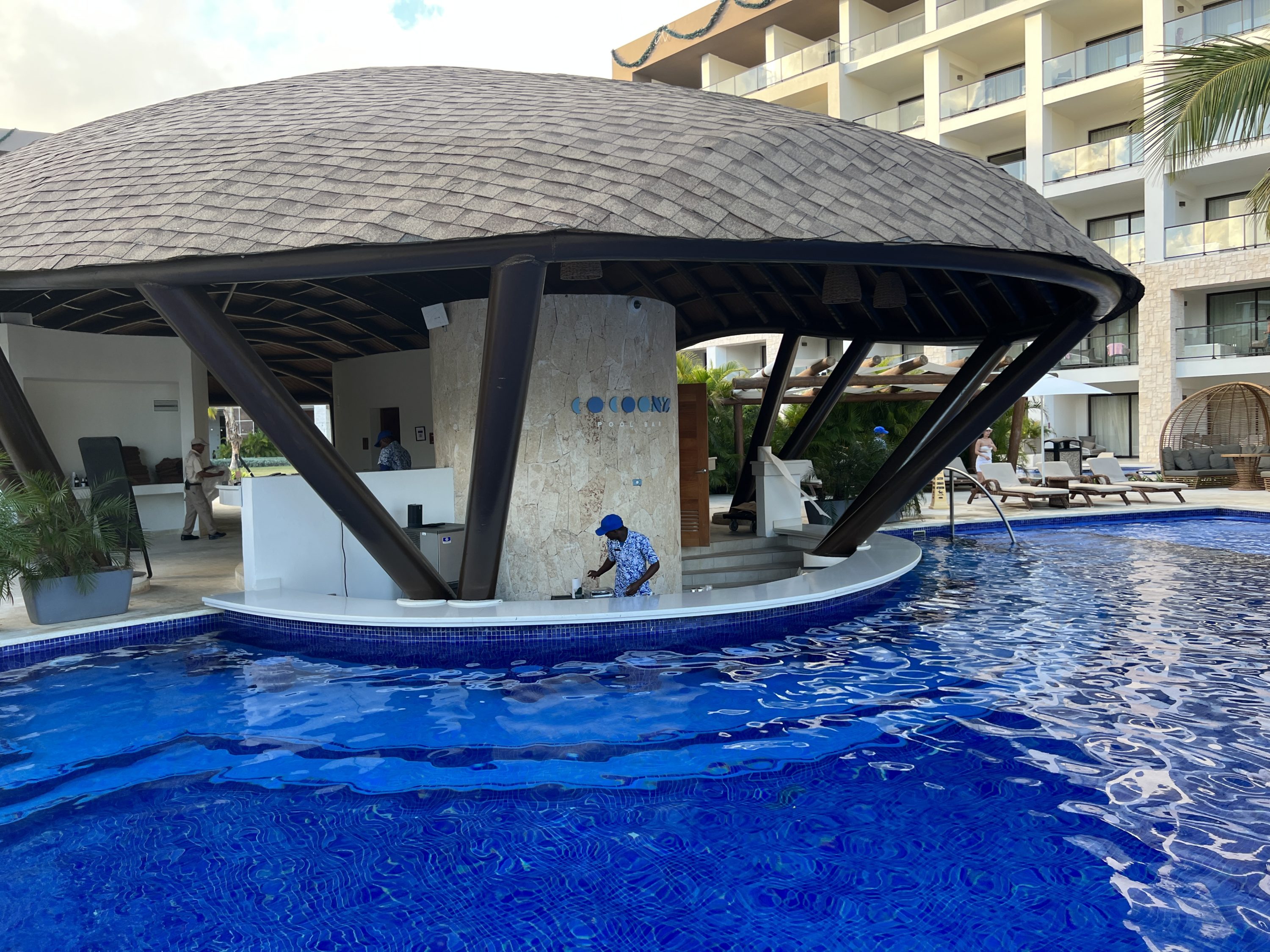 Swim-up bar Hyatt Ziva Cap Cana