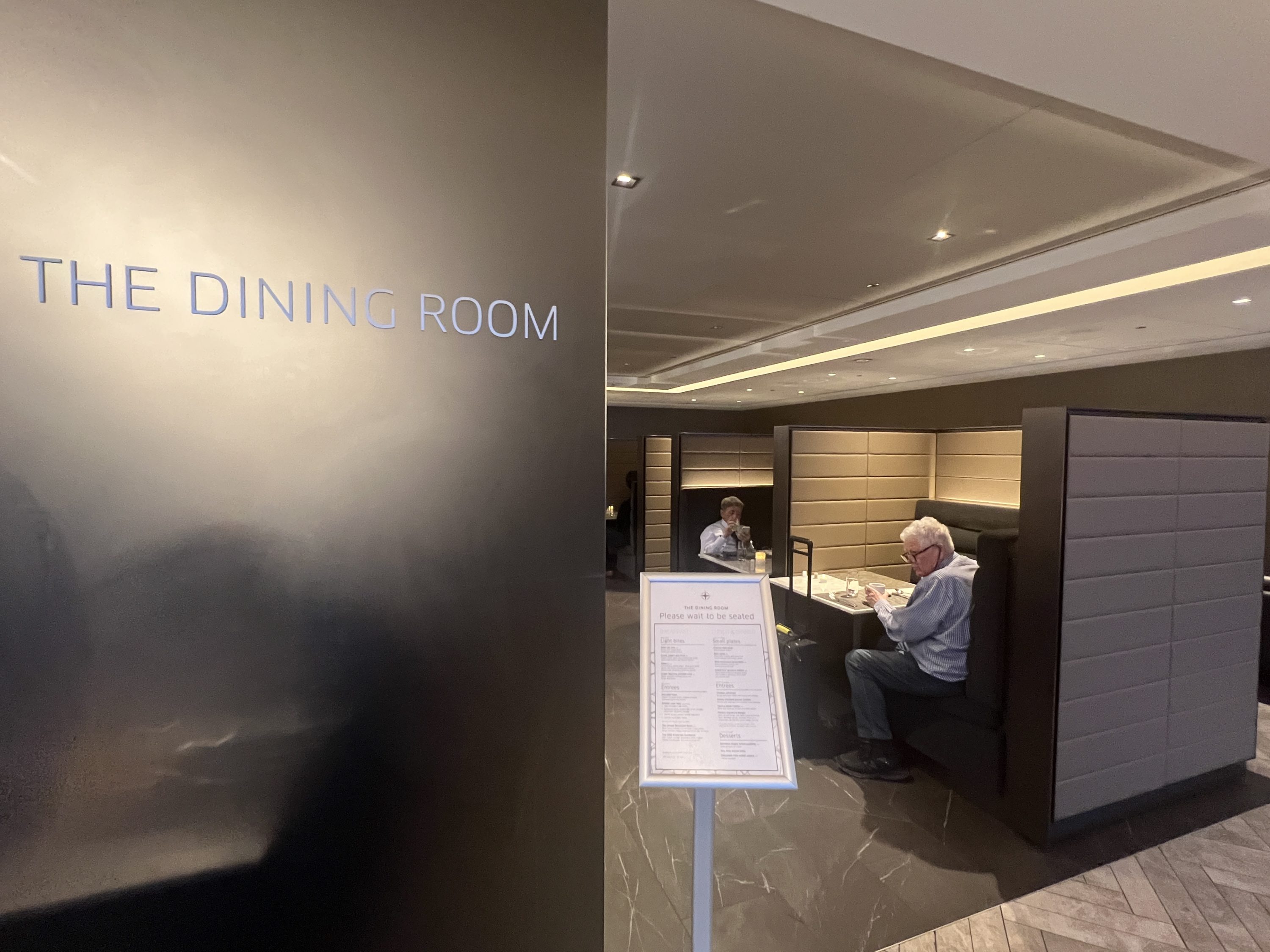 Dining Room United Polaris Lounge ORD