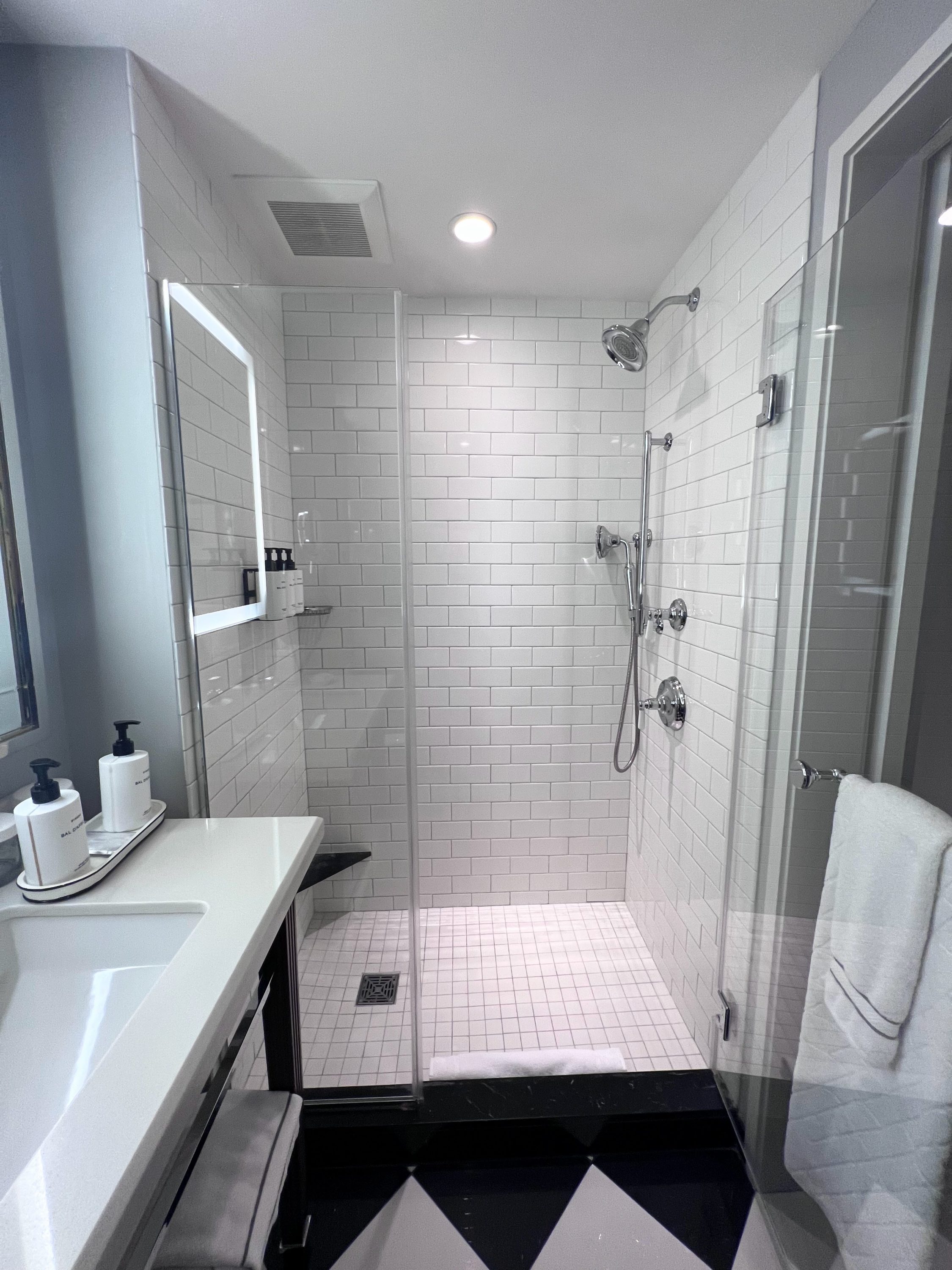 Intercontinental New York Barclay guestroom shower