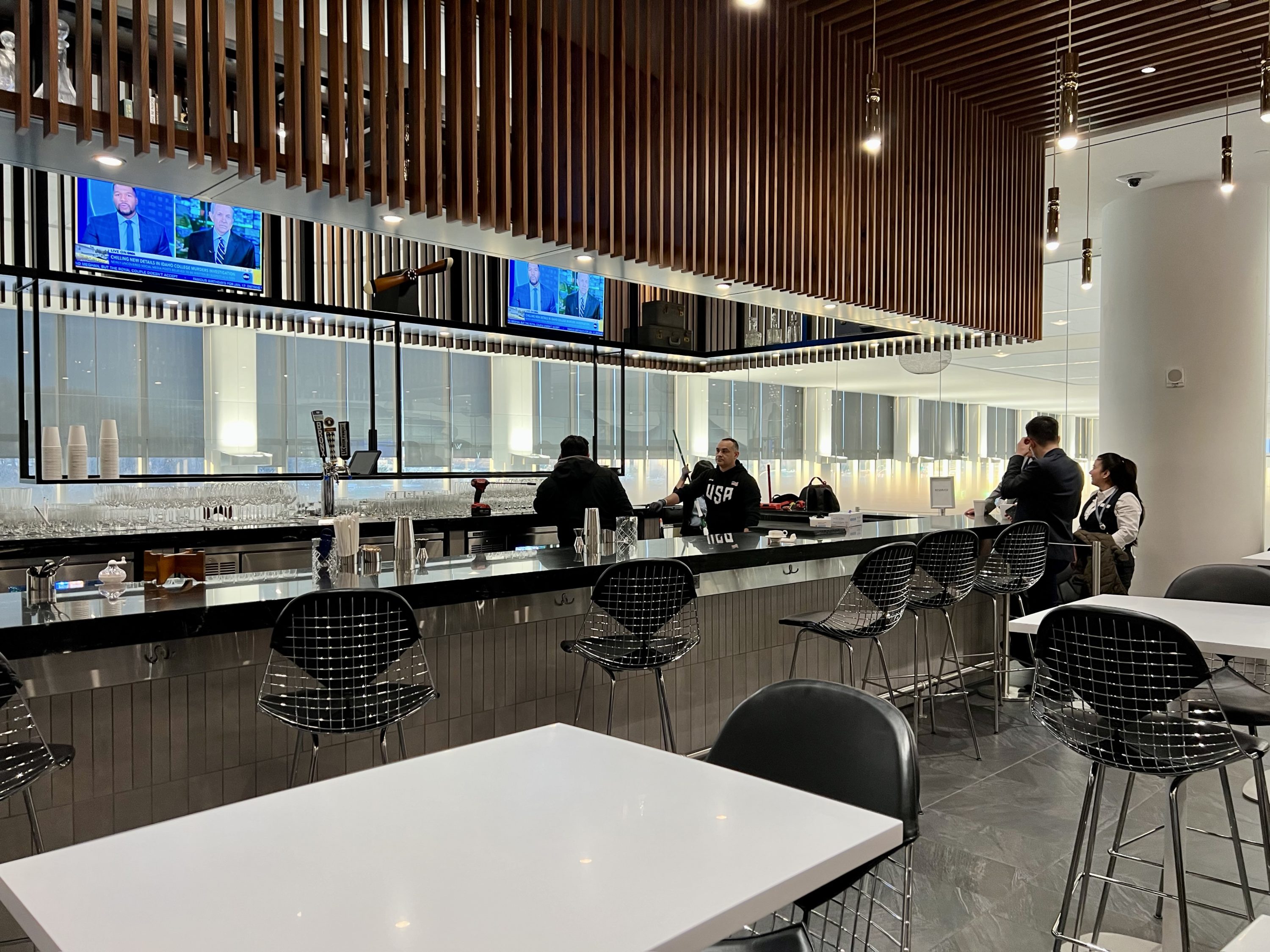 LGA Centurion Lounge Bar