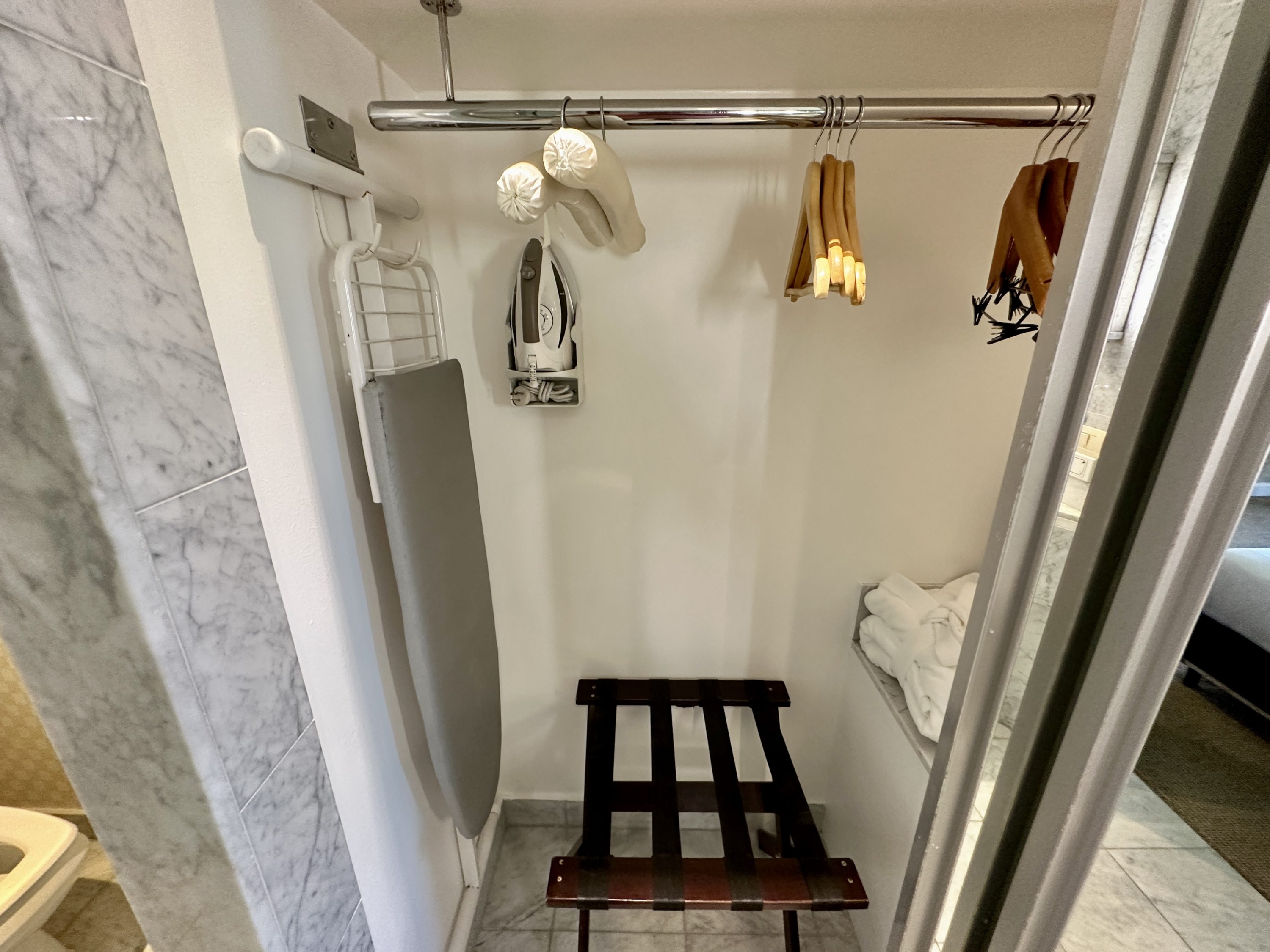 Park Hyatt Mendoza Luggage Rack