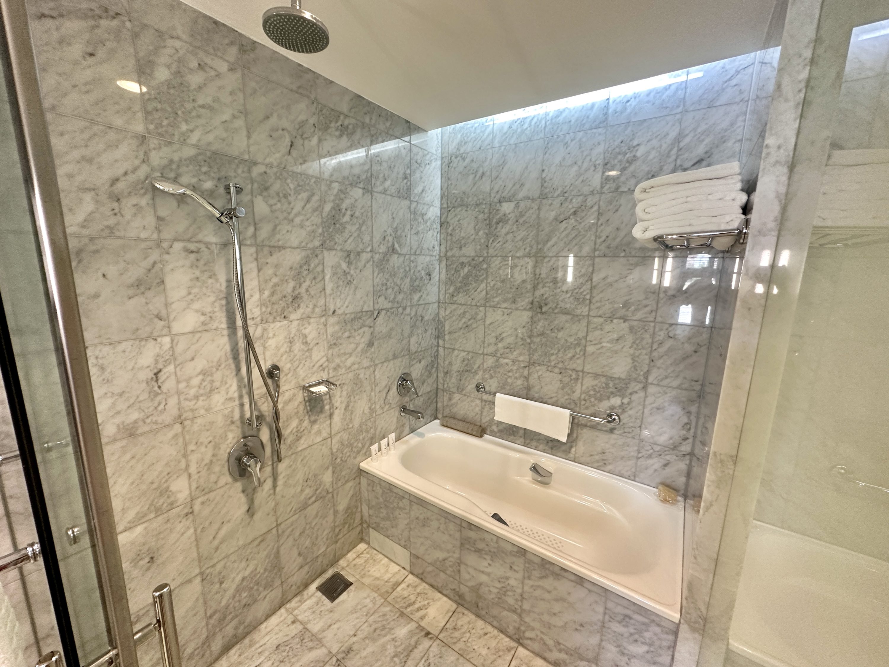 Park Hyatt Mendoza Shower and Tub