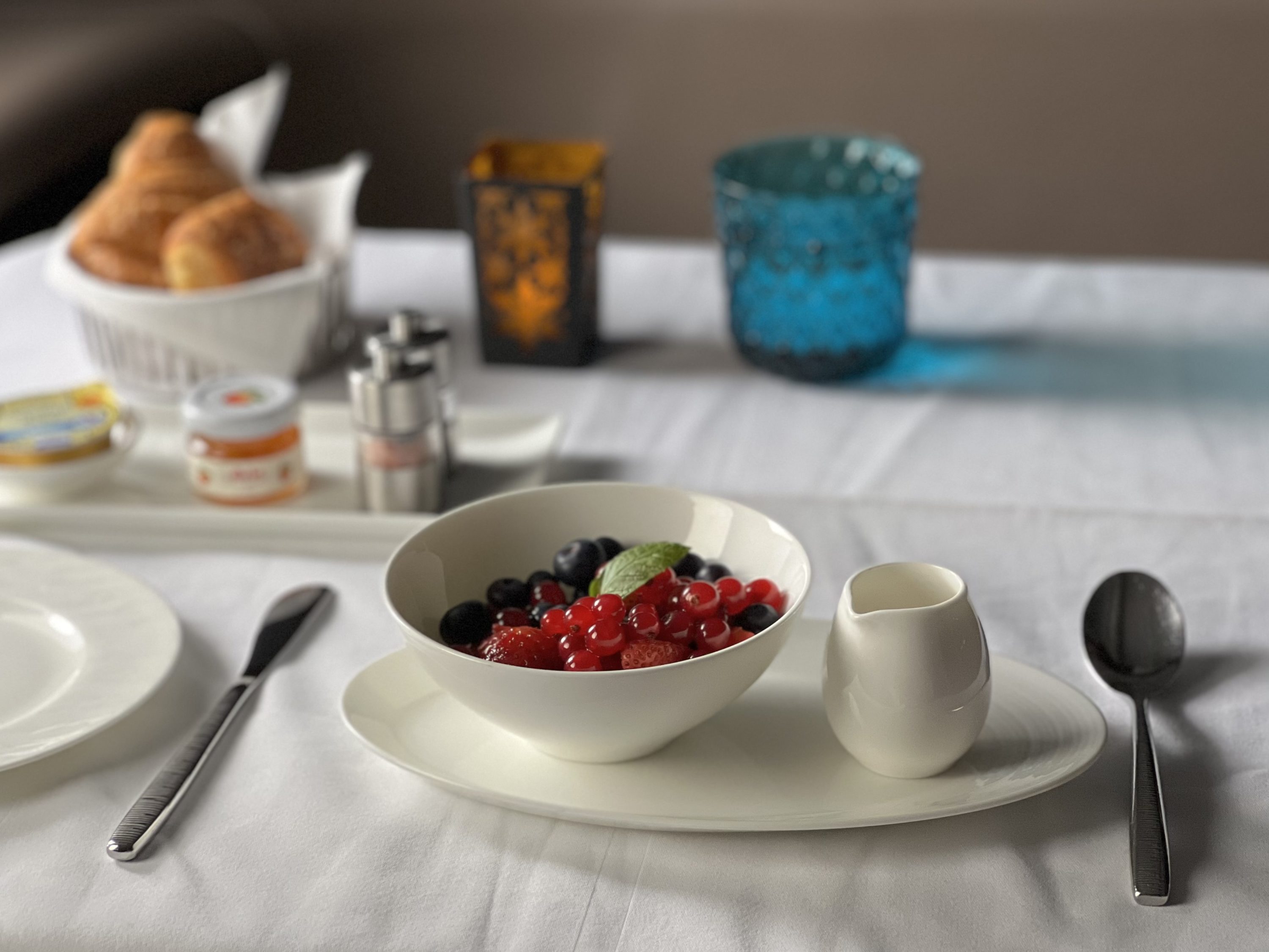 Qatar Airways Airbus A380 first class FB breakfast berries