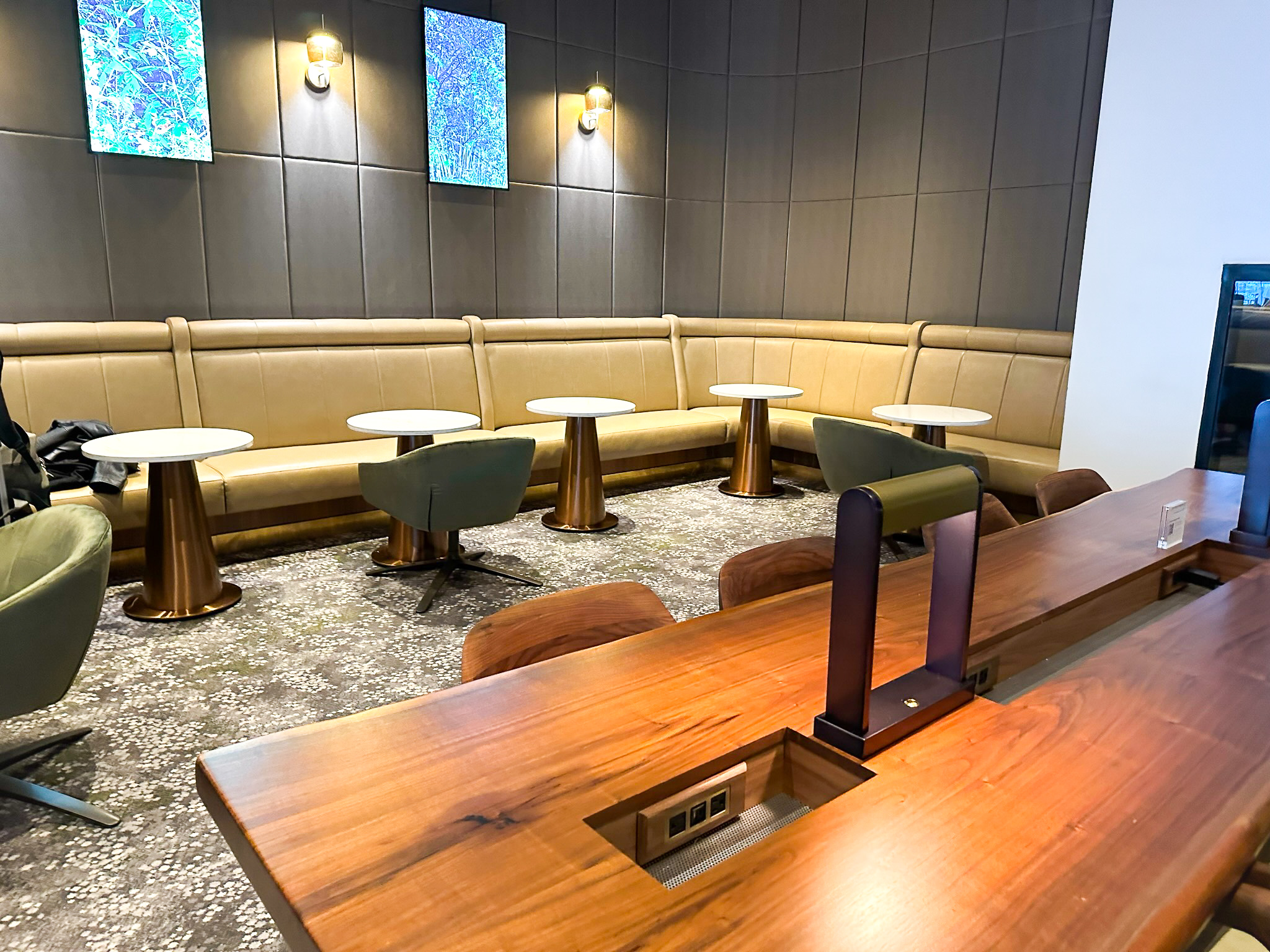 Soho Lounge JFK seating options Soho Lounge JFK seating options