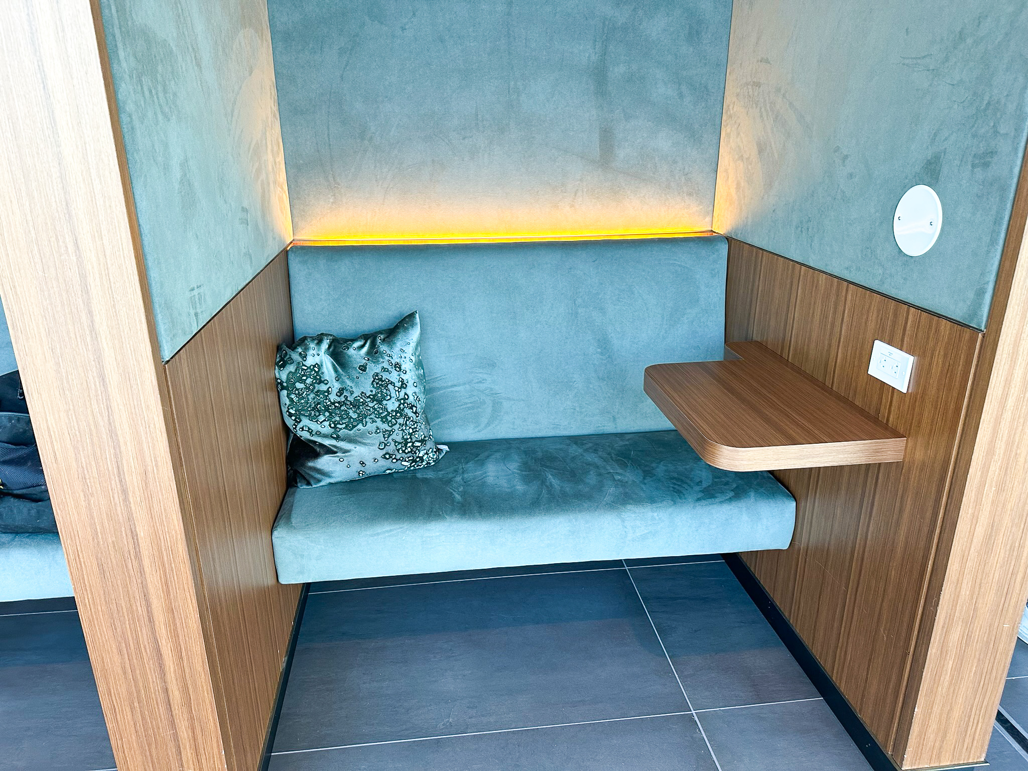 Soho Lounge JFK work booth