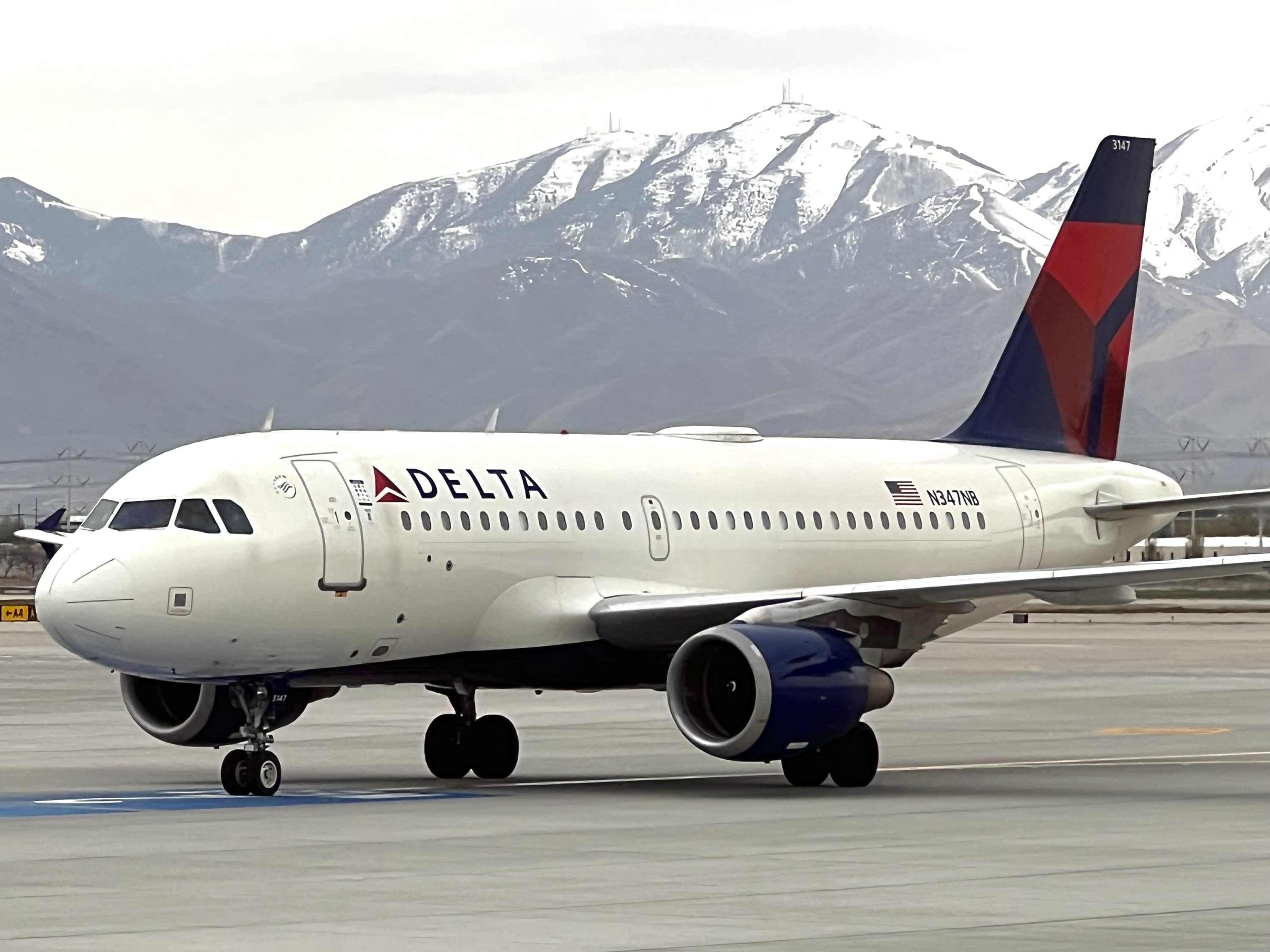 Delta Airbus A319 at Salt Lake City Delta Airbus A319 at Salt Lake City