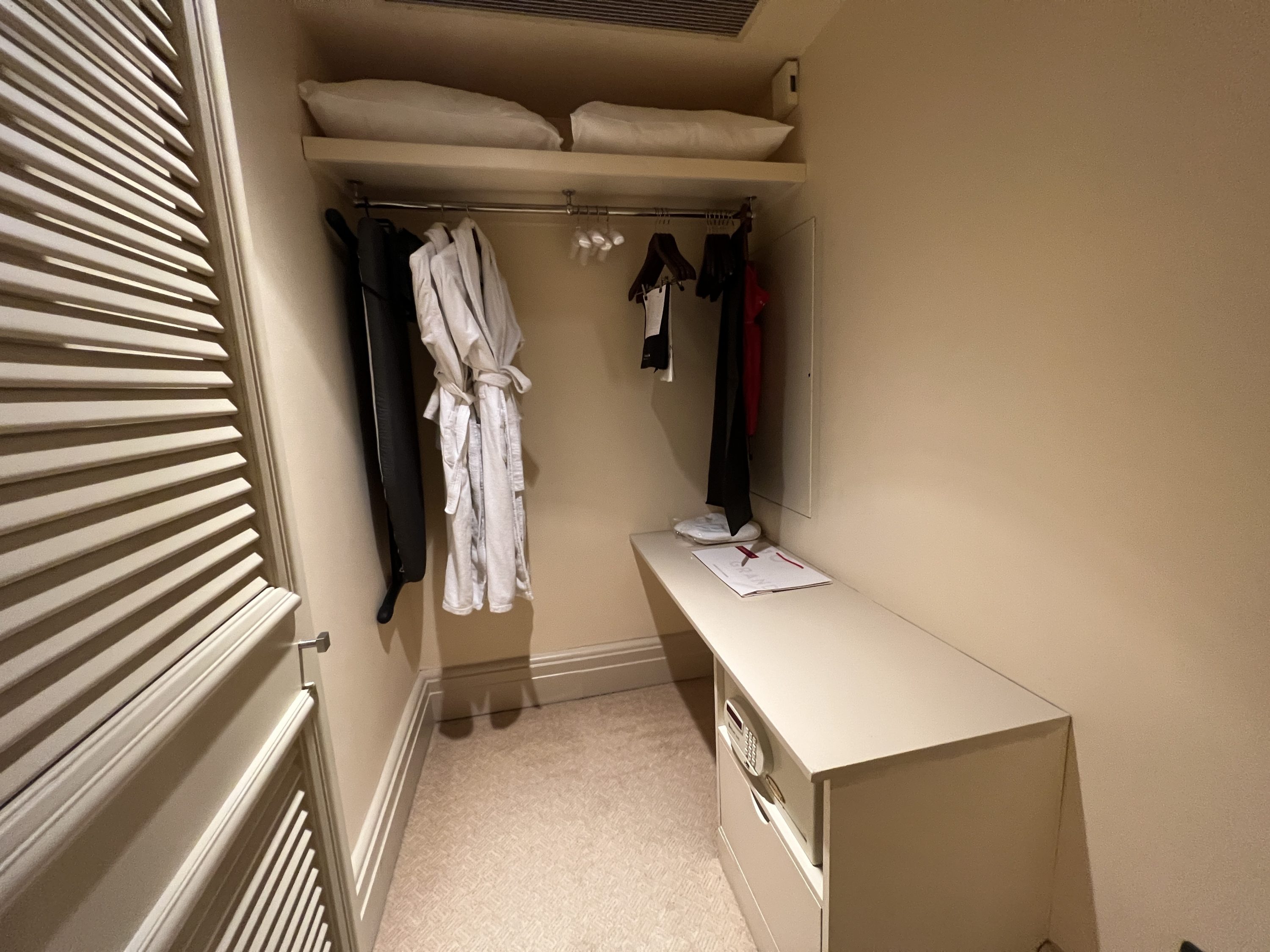 Grand Hyatt Istanbul Grand Suite King Walk-in closet