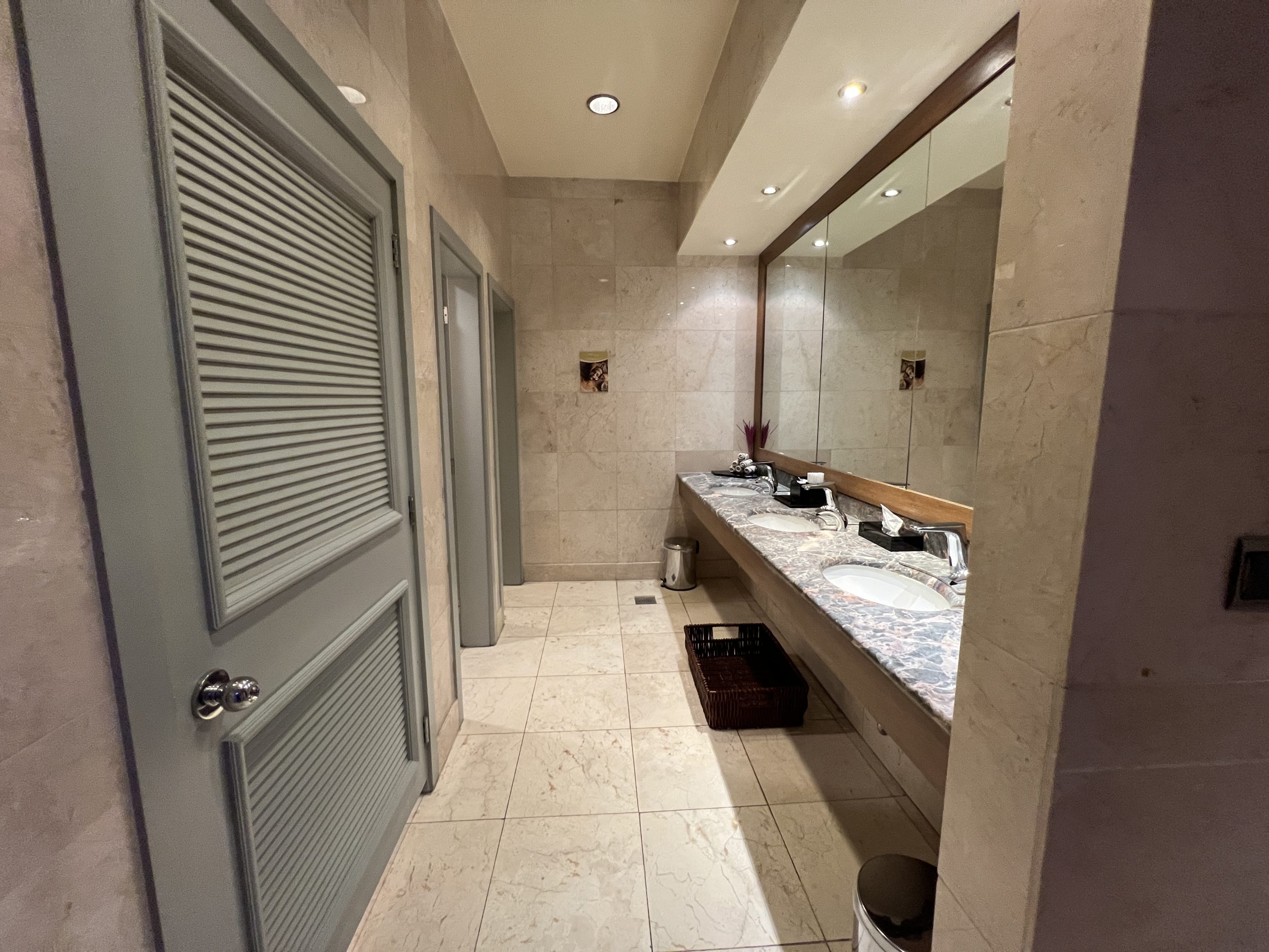 Grand Hyatt Istanbul Gaia Spa & Fitness Center restroom