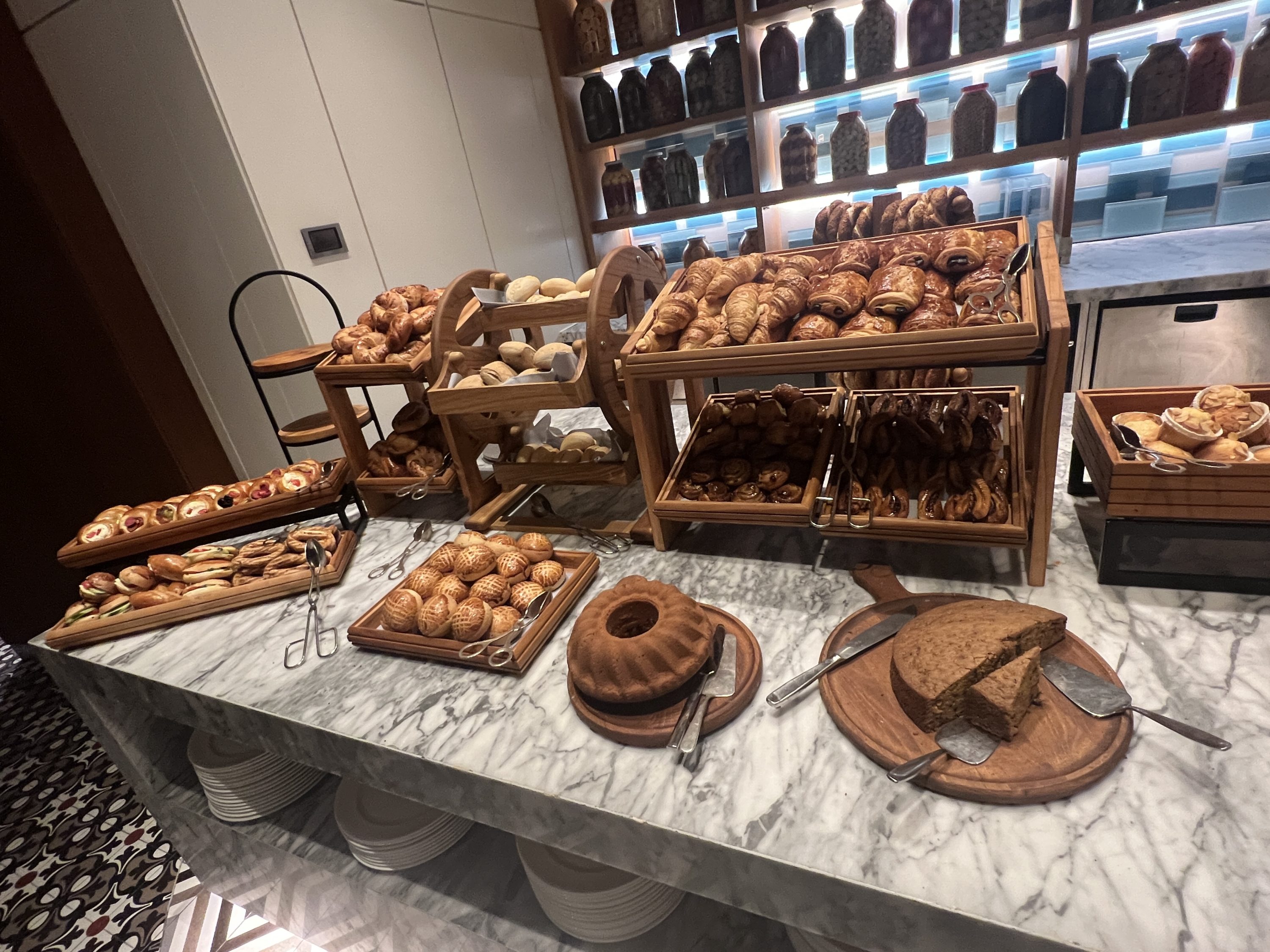 Grand Hyatt Istanbul 34 restaurant baked goods
