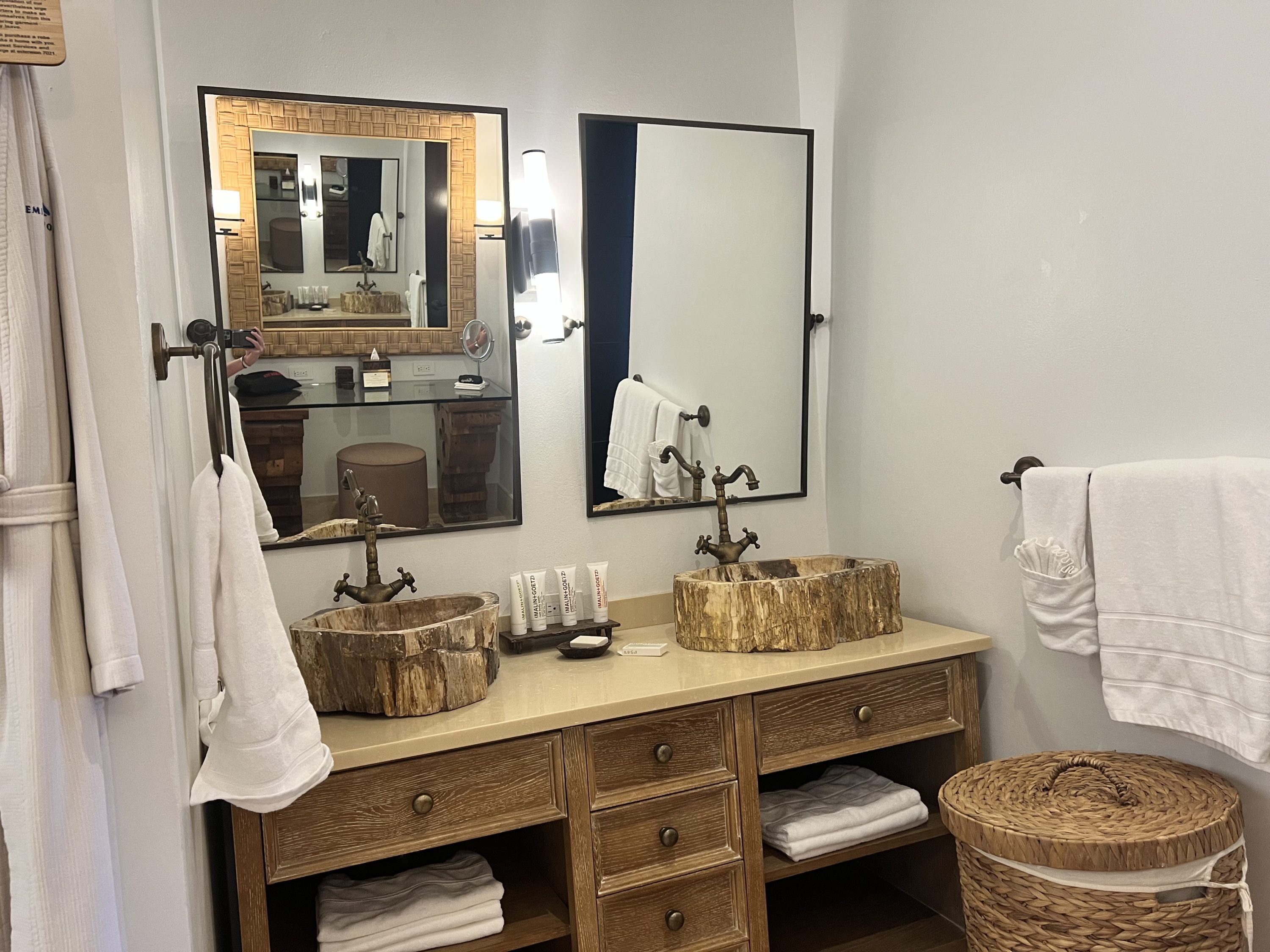 Zemi Beach House Bathroom Sinks