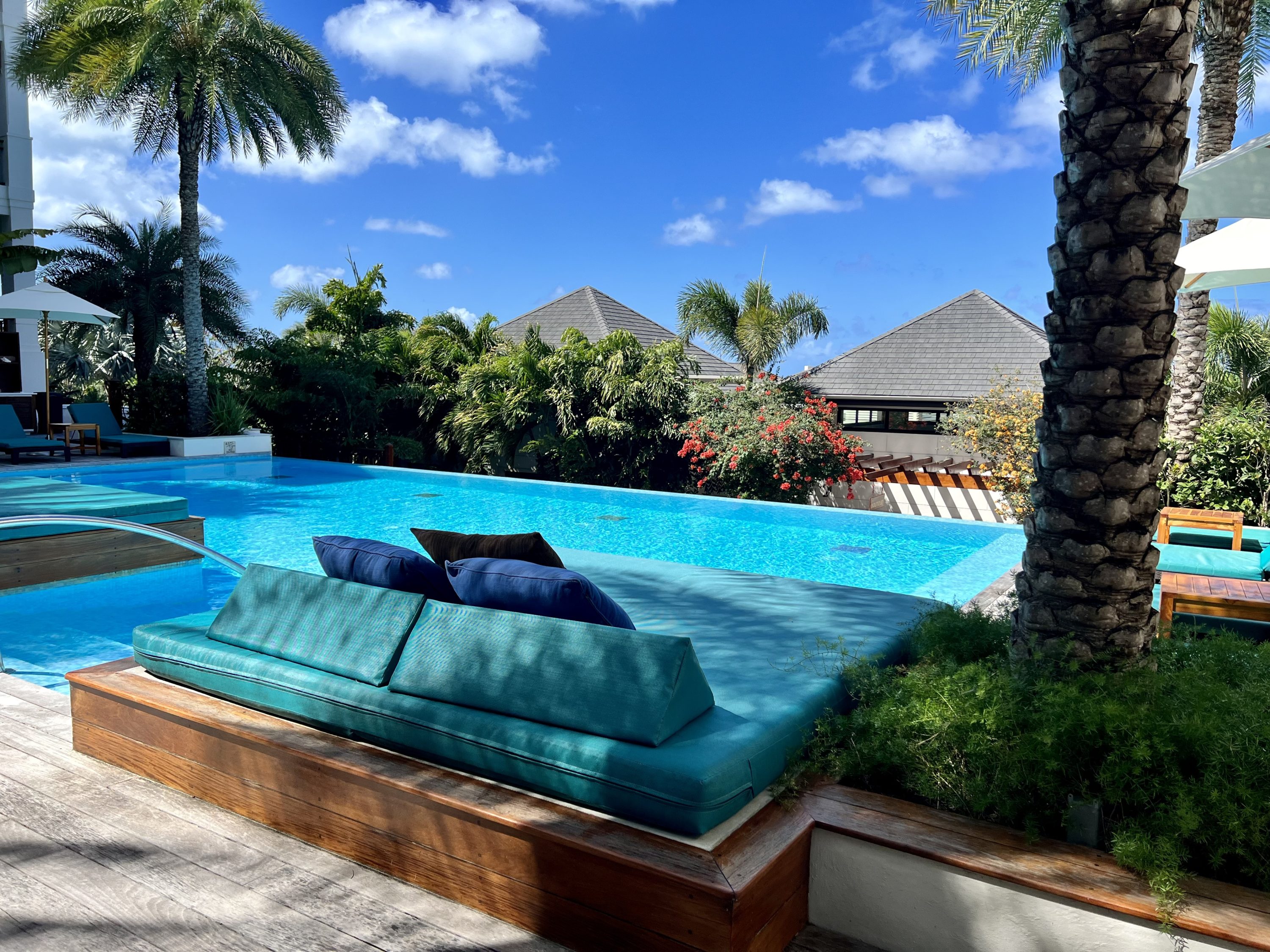 Zemi Beach House Pool Bed