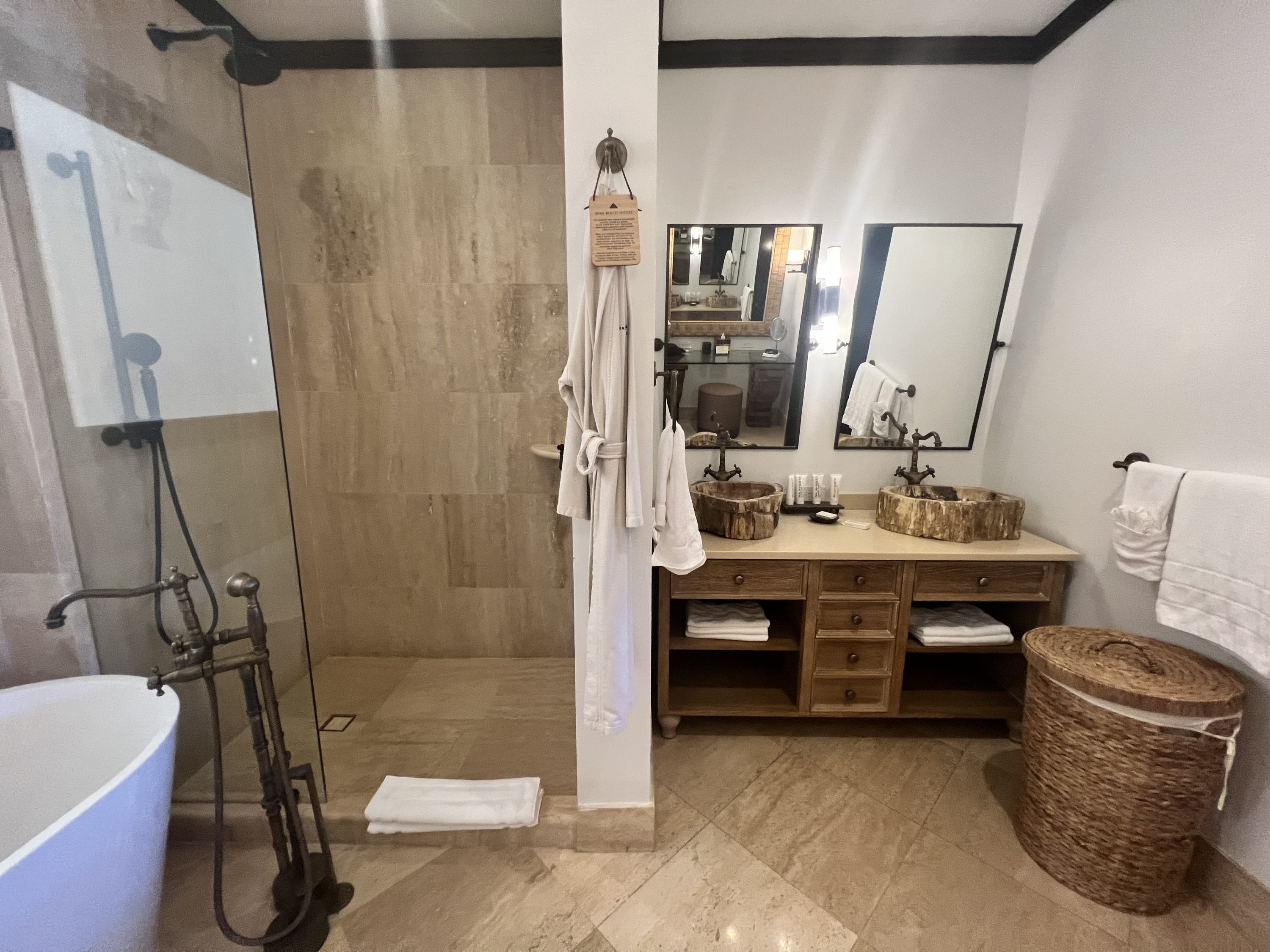 Zemi Beach House Shower and Sink