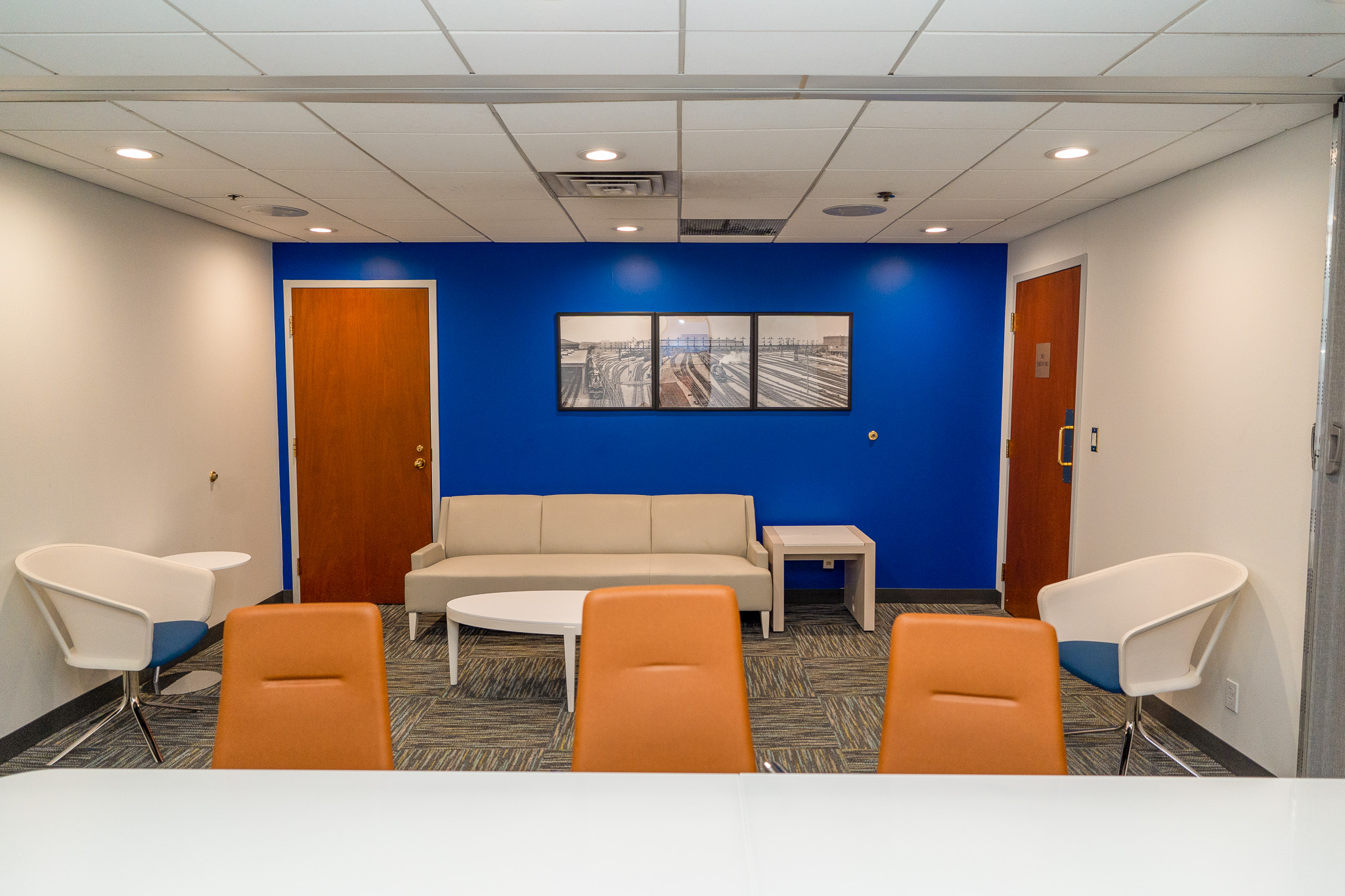 Amtrak Metropolitan Lounge DC Conference Room